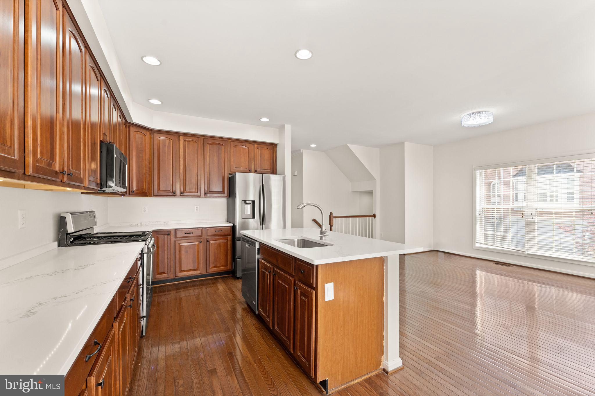 CREEKSIDE - Residential