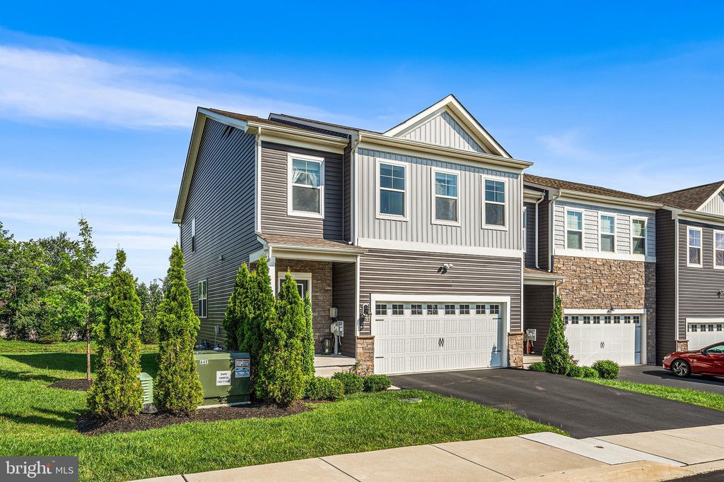 Photo of 43 Hummingbird Ln, PHOENIXVILLE, PA 19460 (MLS # PAMC2146084)