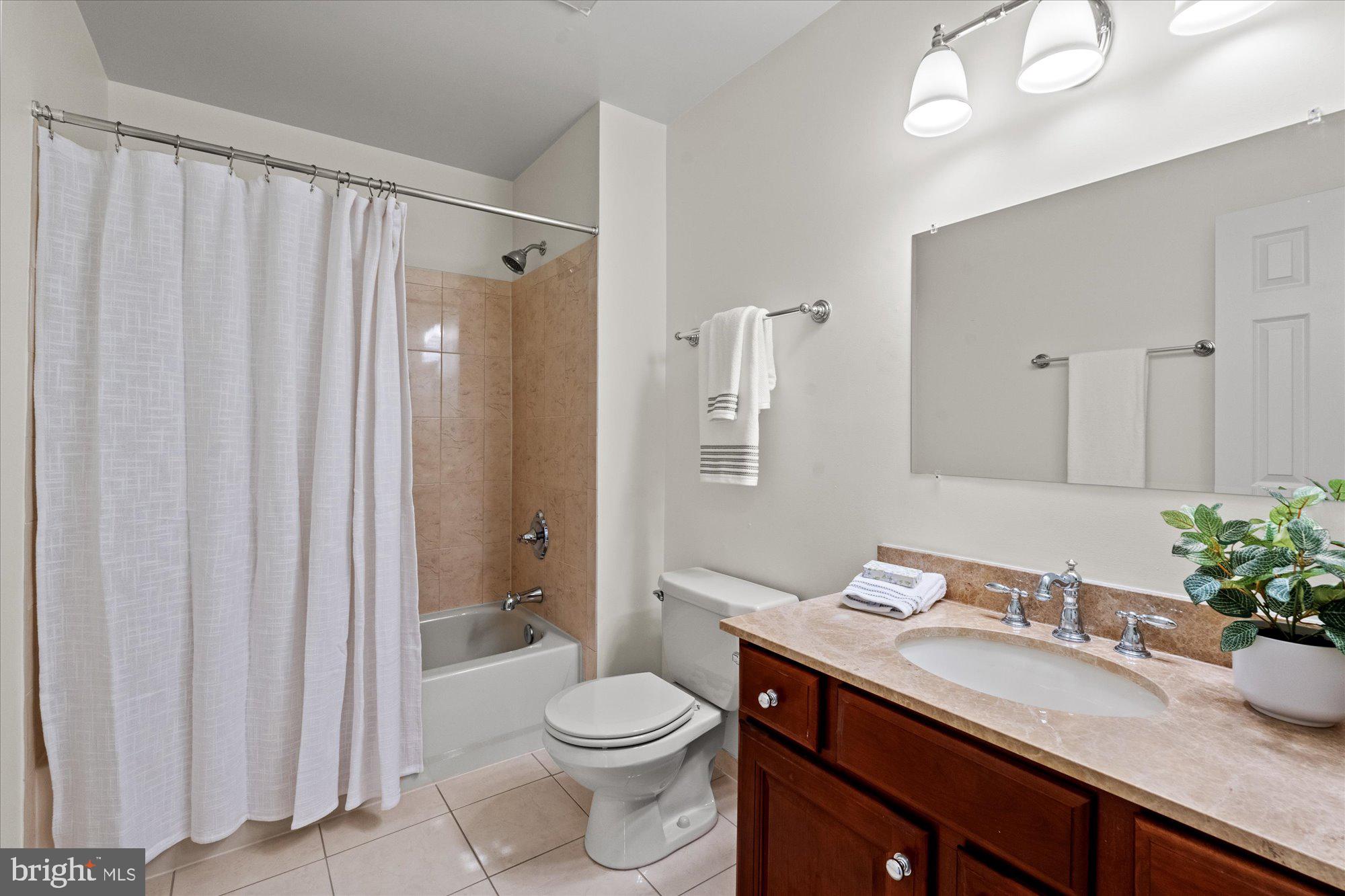 COLVIN RUN ESTATES - Residential