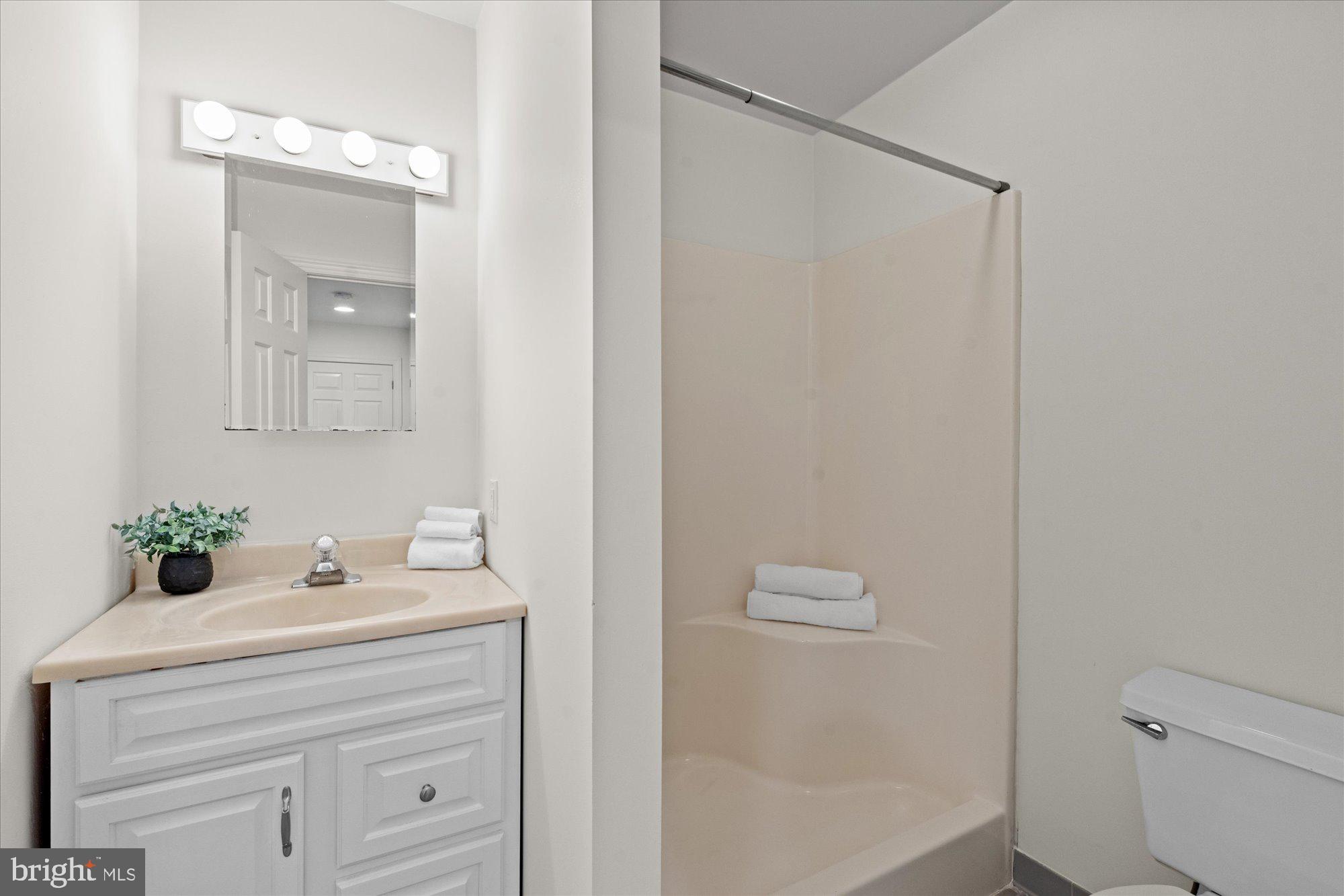 COLVIN RUN ESTATES - Residential