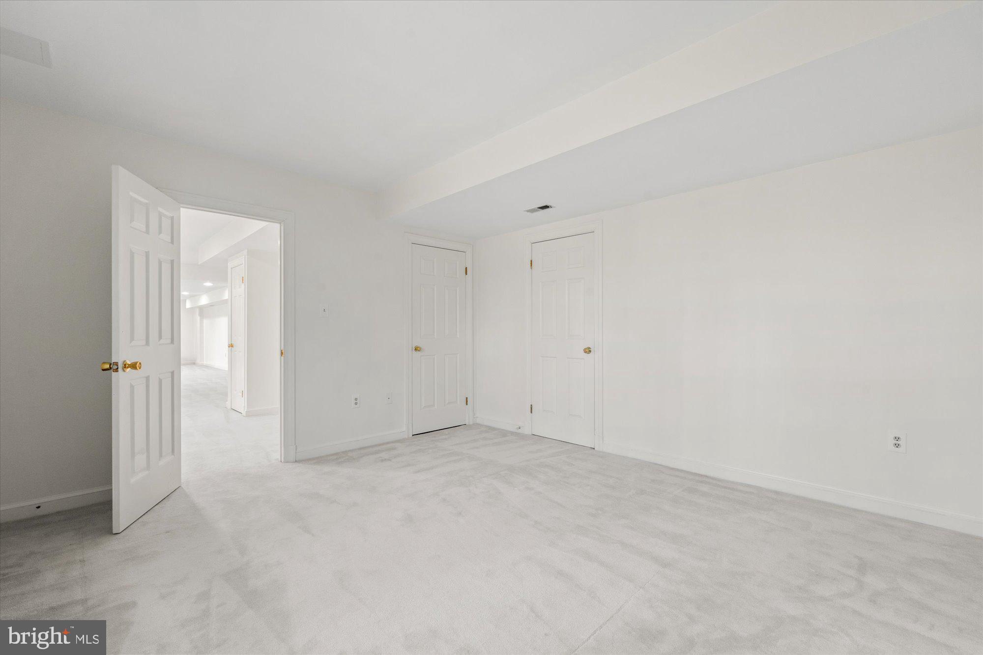 COLVIN RUN ESTATES - Residential