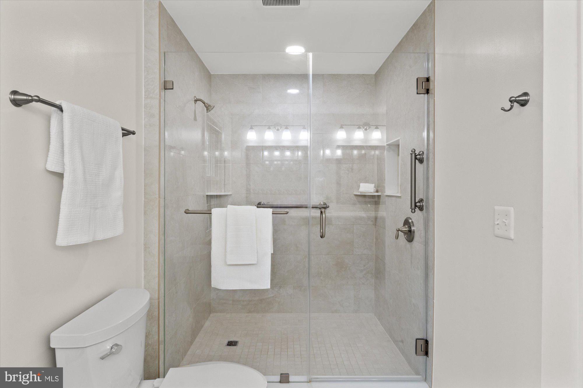 COLVIN RUN ESTATES - Residential