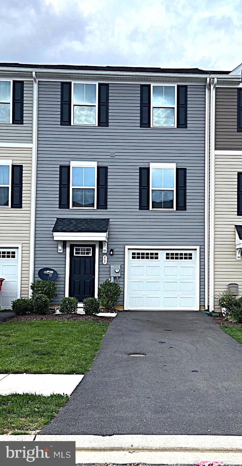 THE LAKES AT MARTINSBURG - Residential Lease