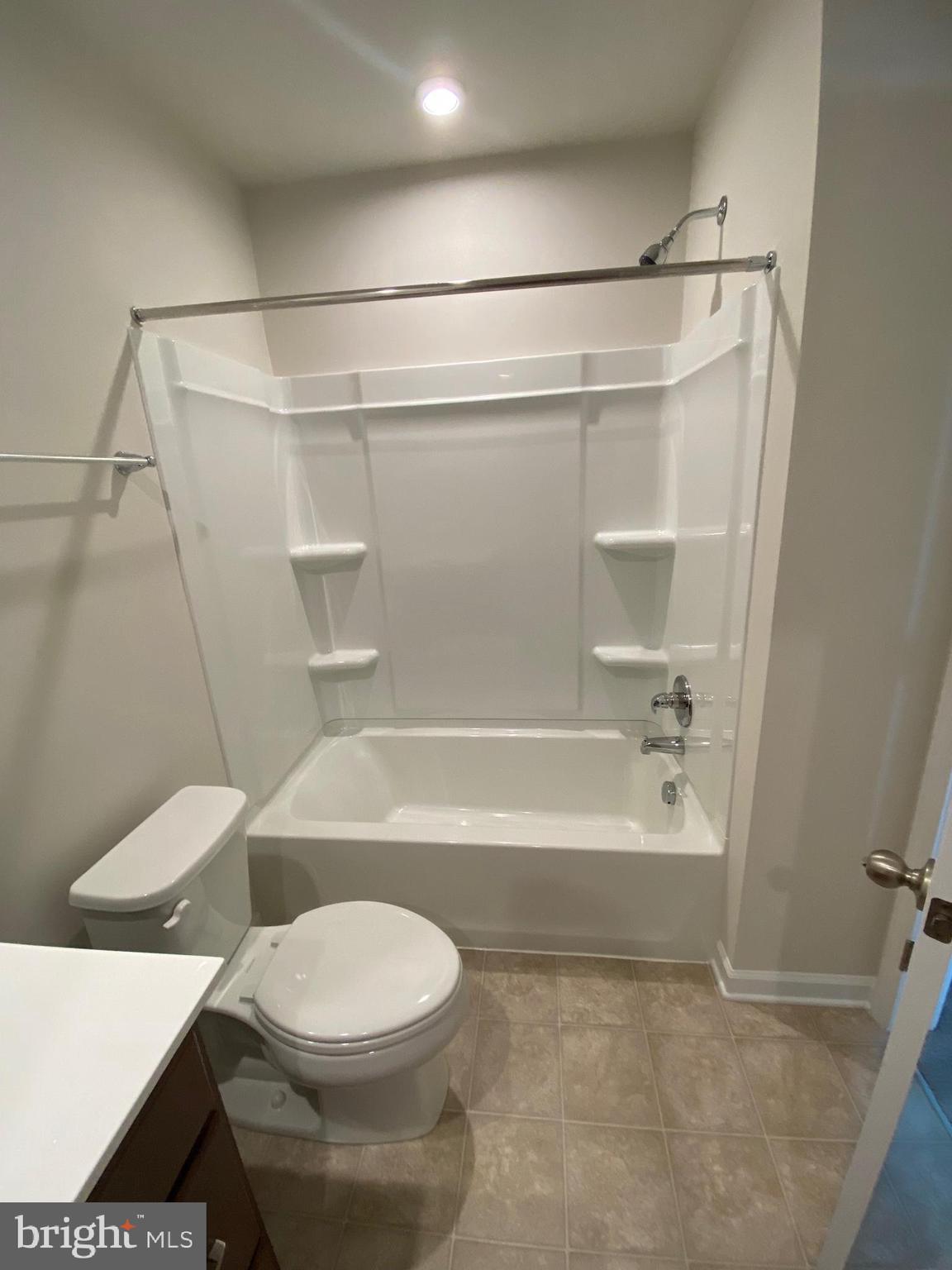 THE LAKES AT MARTINSBURG - Residential Lease