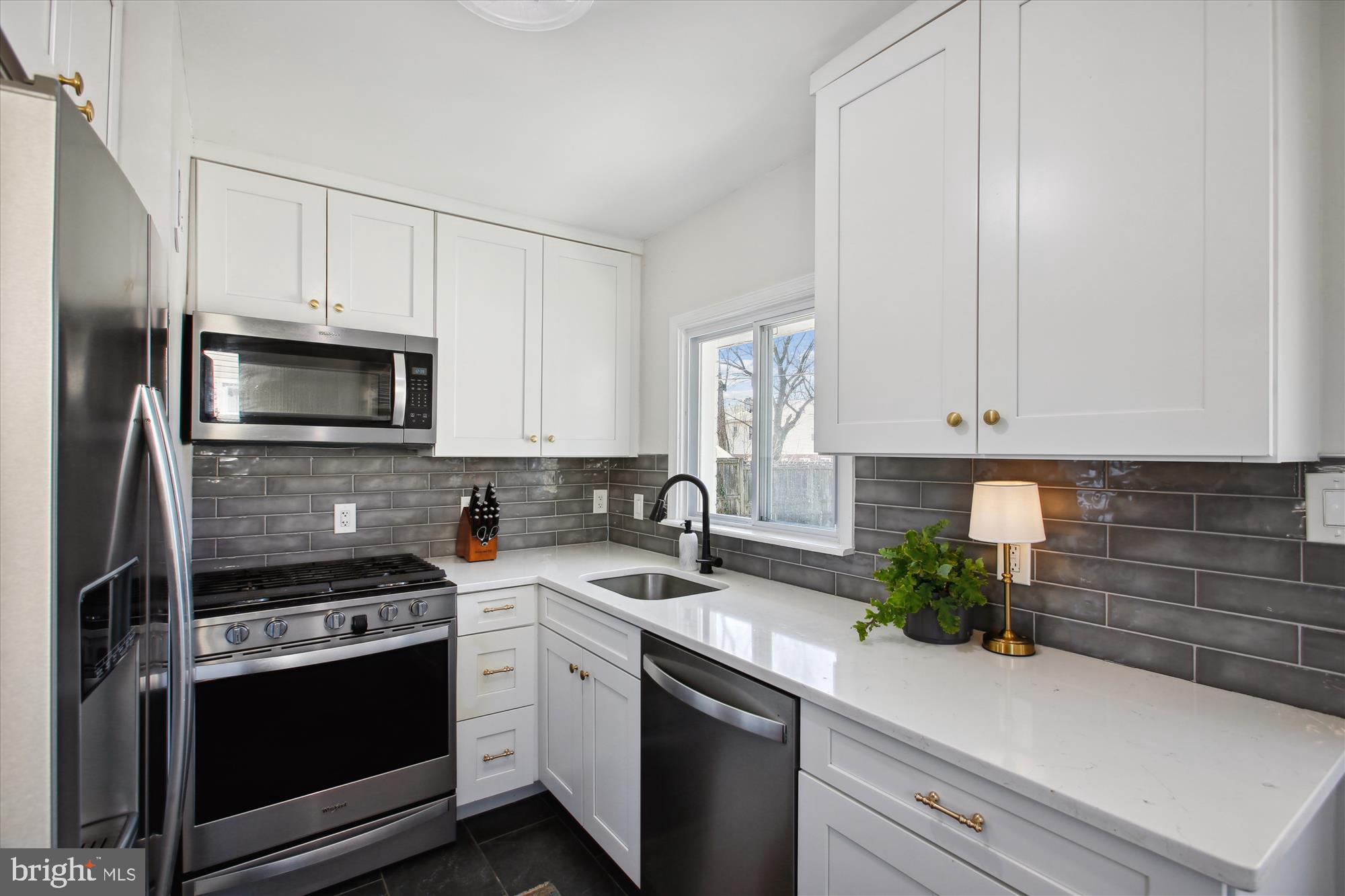 BUCKNELL MANOR - Residential