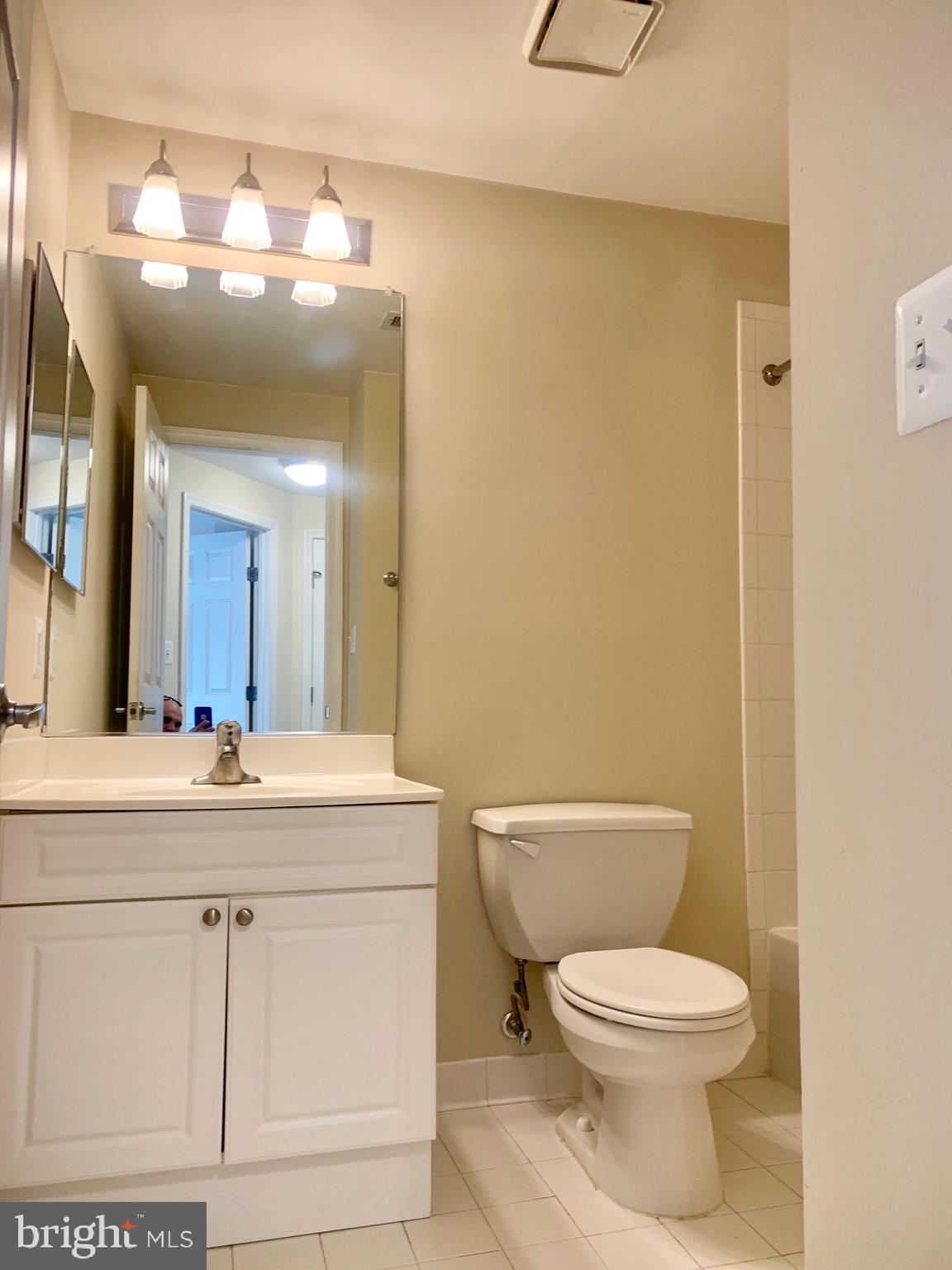 LAKE HERON CONDOMINIUMS - Residential Lease