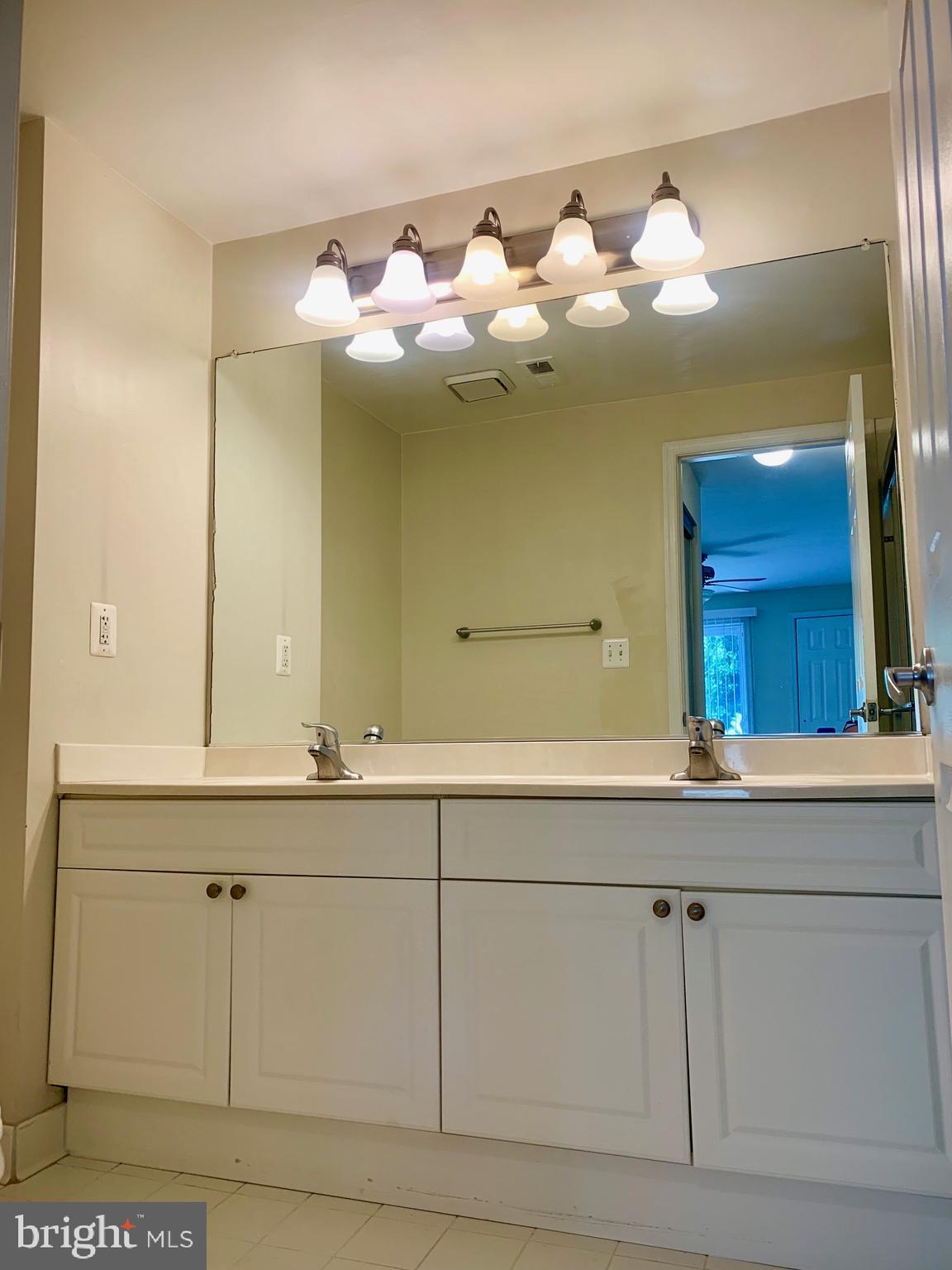 LAKE HERON CONDOMINIUMS - Residential Lease