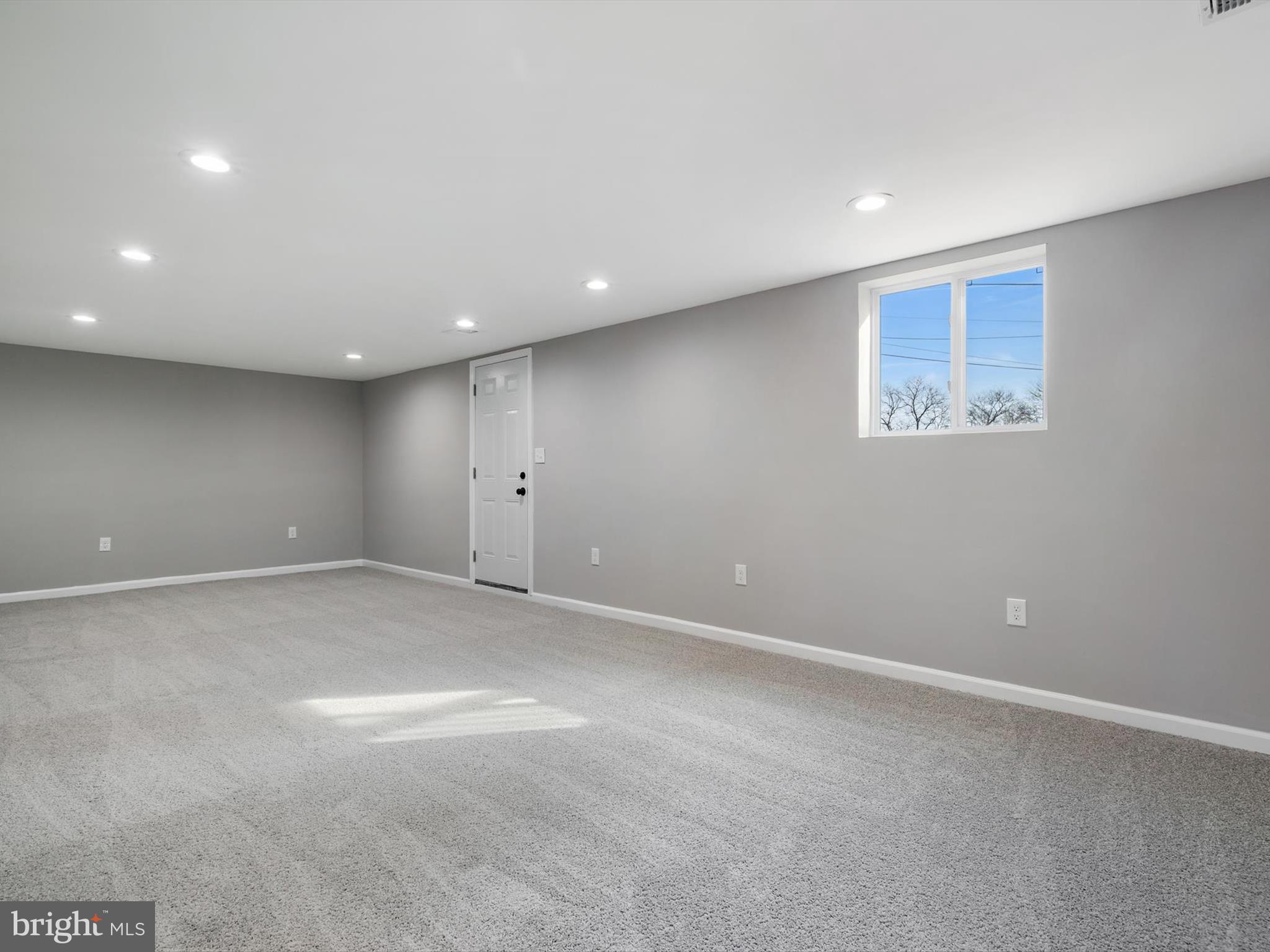 MUNSON HEIGHTS - Residential