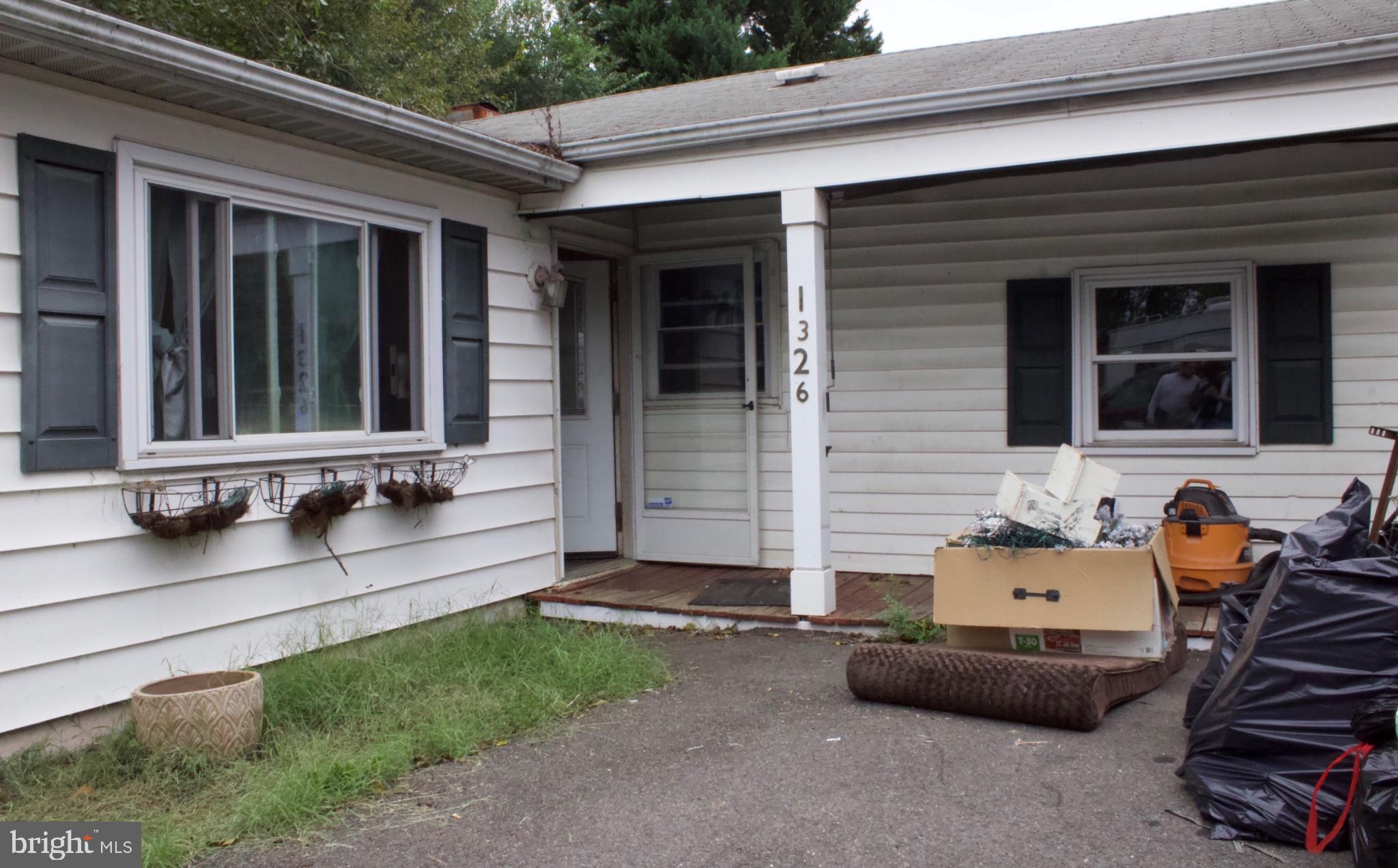 1326 SAXON STREET
