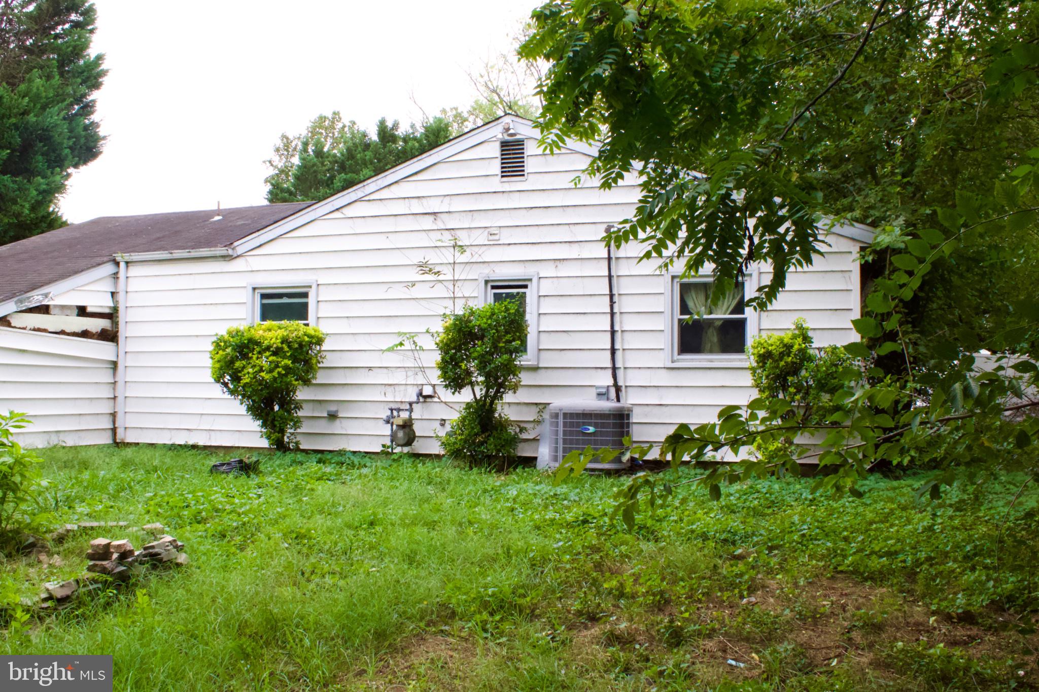 1326 SAXON STREET