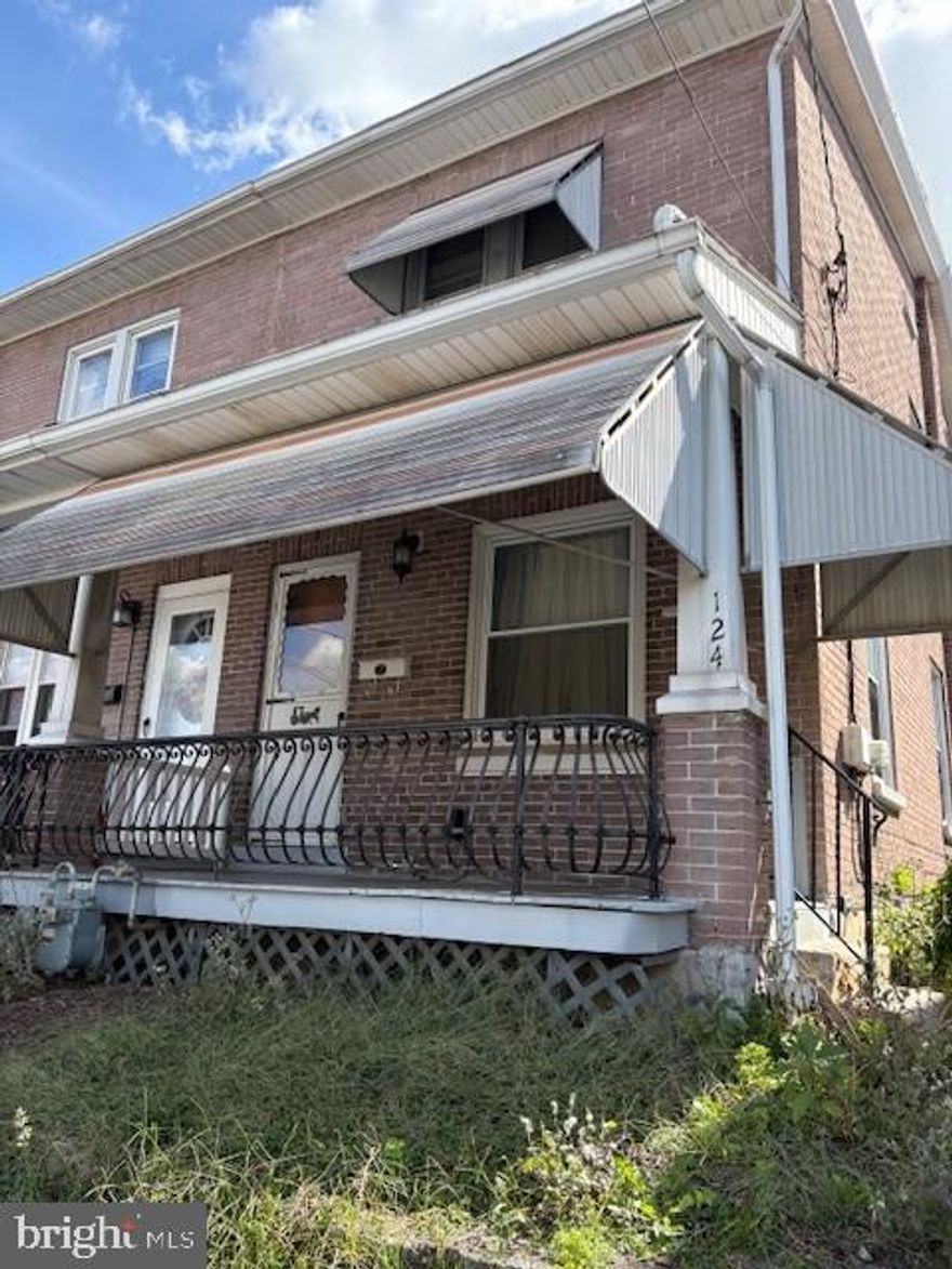 Charming 3-Bedroom Home in Fleetwood
This 3-bedroom, 1 ½-bath semi-detached home offers comfortable living in a convenient Fleetwood location. Features include a detached 1-car garage, gas heat and hot water, and plenty of natural light throughout. Tenant is responsible for all utilities and yard maintenance. No pets and no smoking.