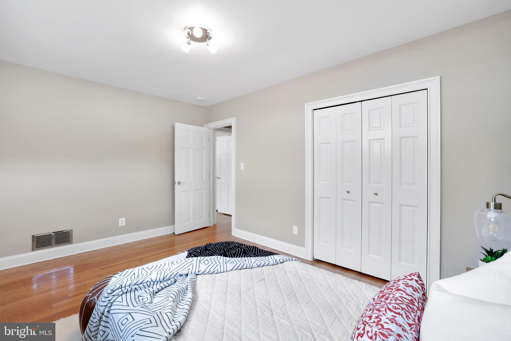 KNOLLWOOD - Residential