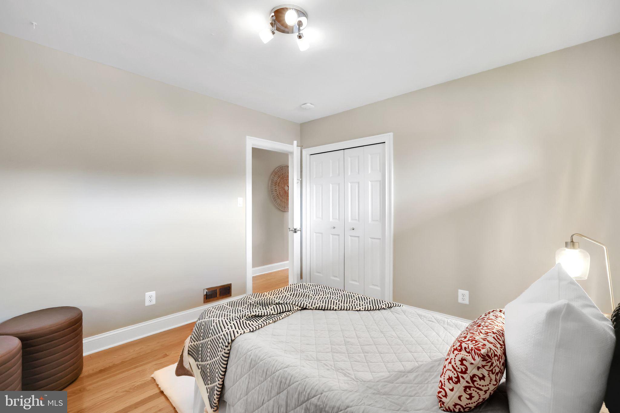 KNOLLWOOD - Residential