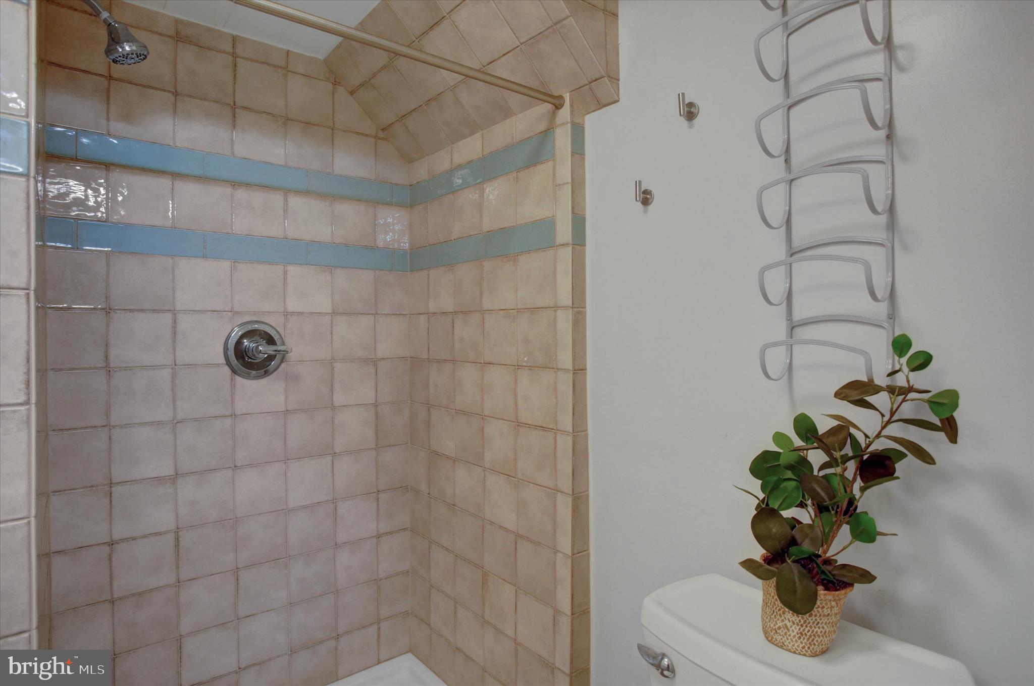 GLADE MANOR - Residential