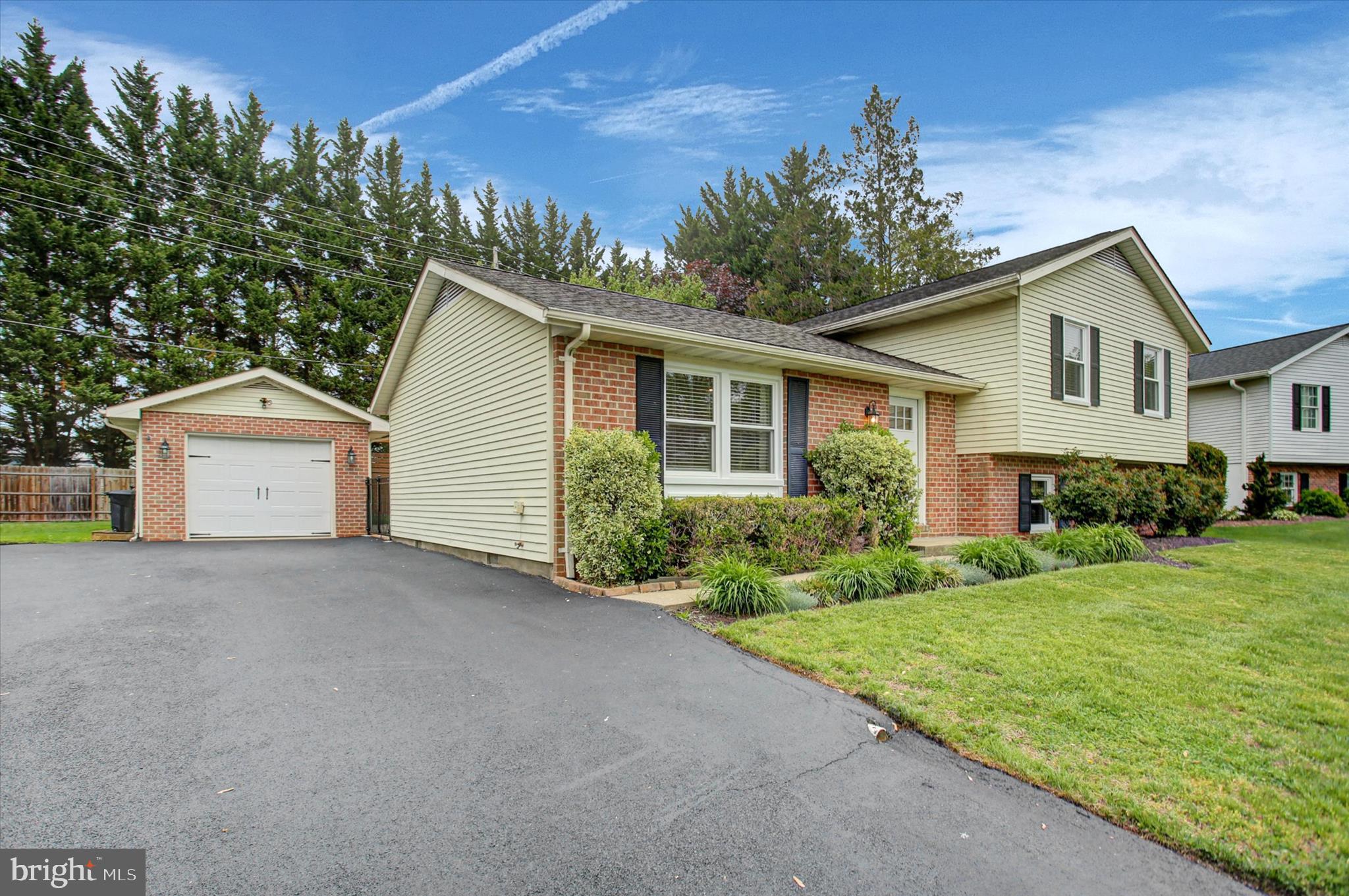 GLADE MANOR - Residential