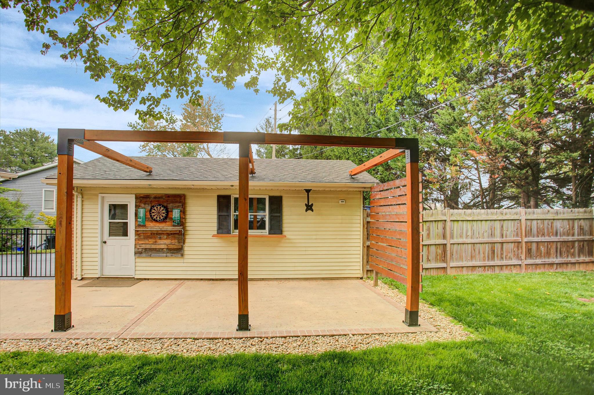 GLADE MANOR - Residential