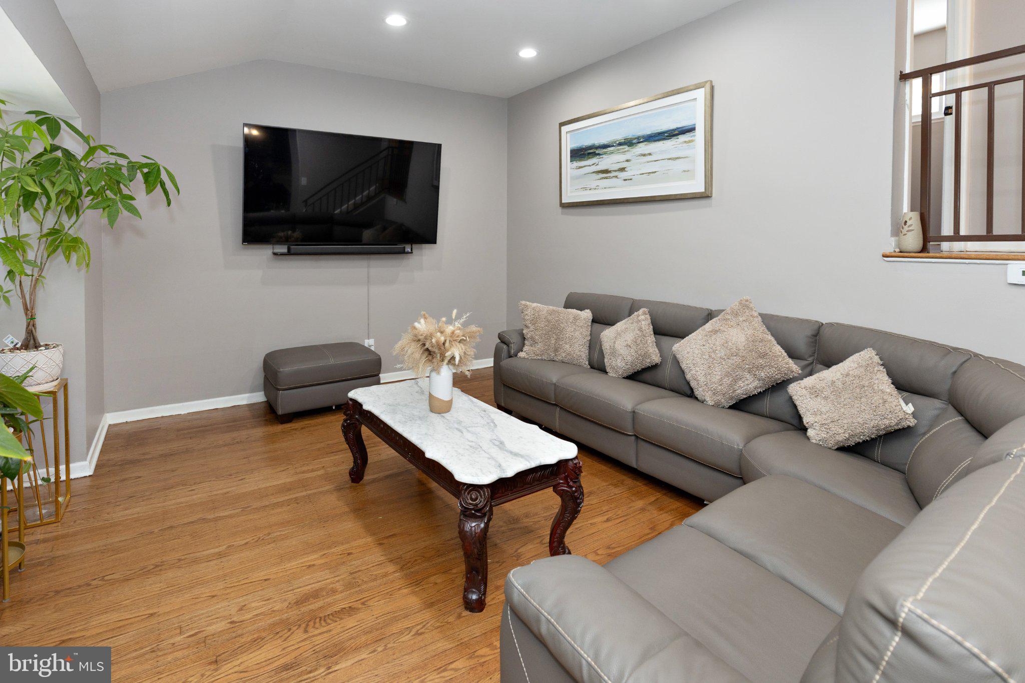 912 ASTON MARTIN DRIVE