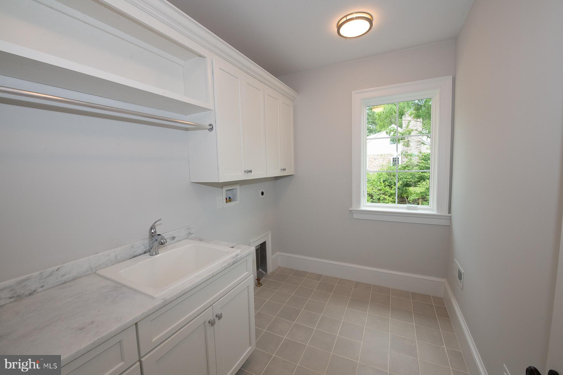 GLADWYNE - Residential