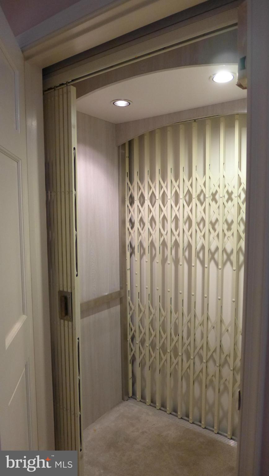 COURTYARD AT GREENE TREE - Residential