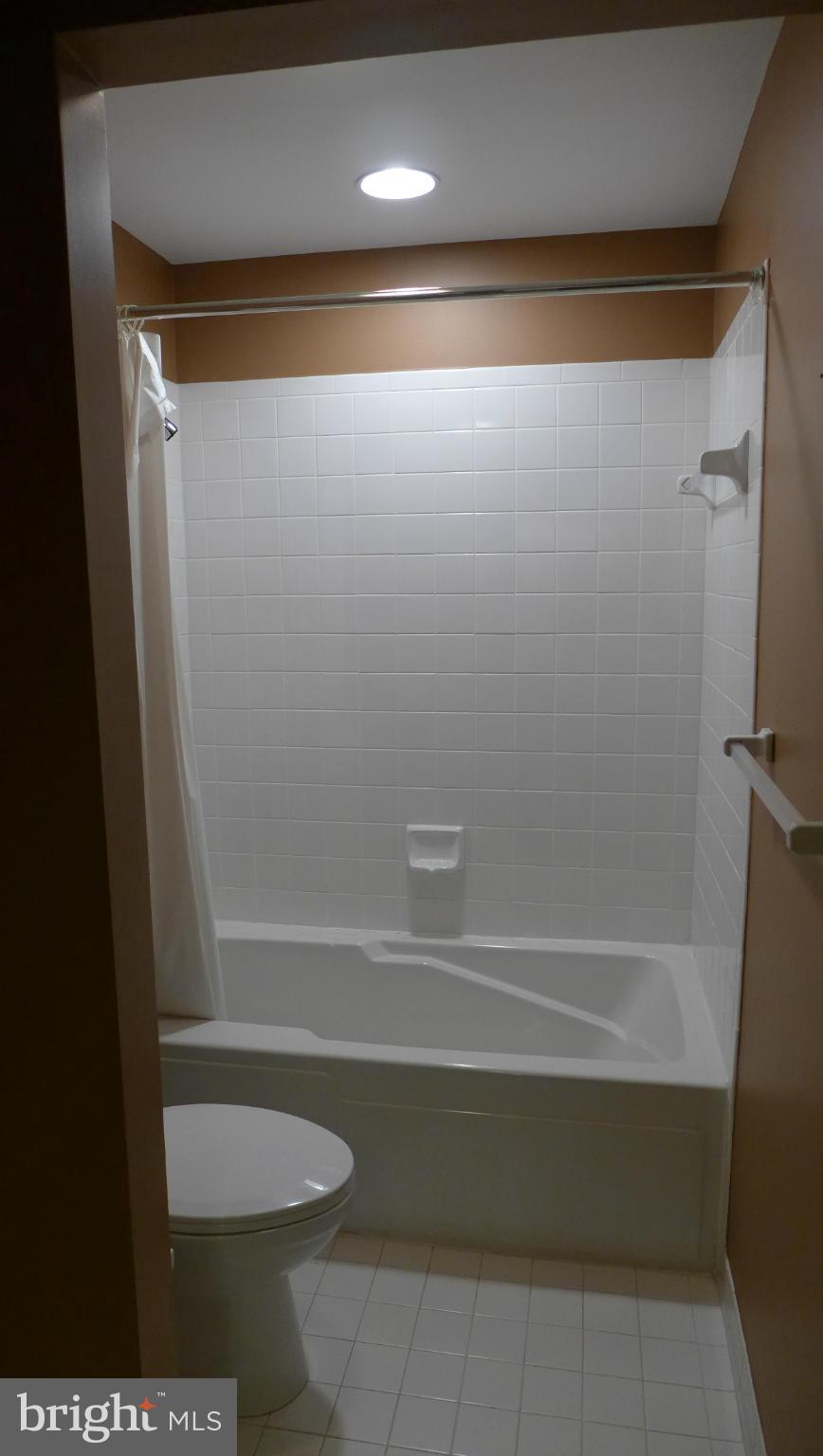 COURTYARD AT GREENE TREE - Residential