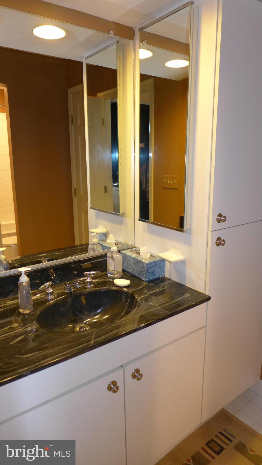 COURTYARD AT GREENE TREE - Residential