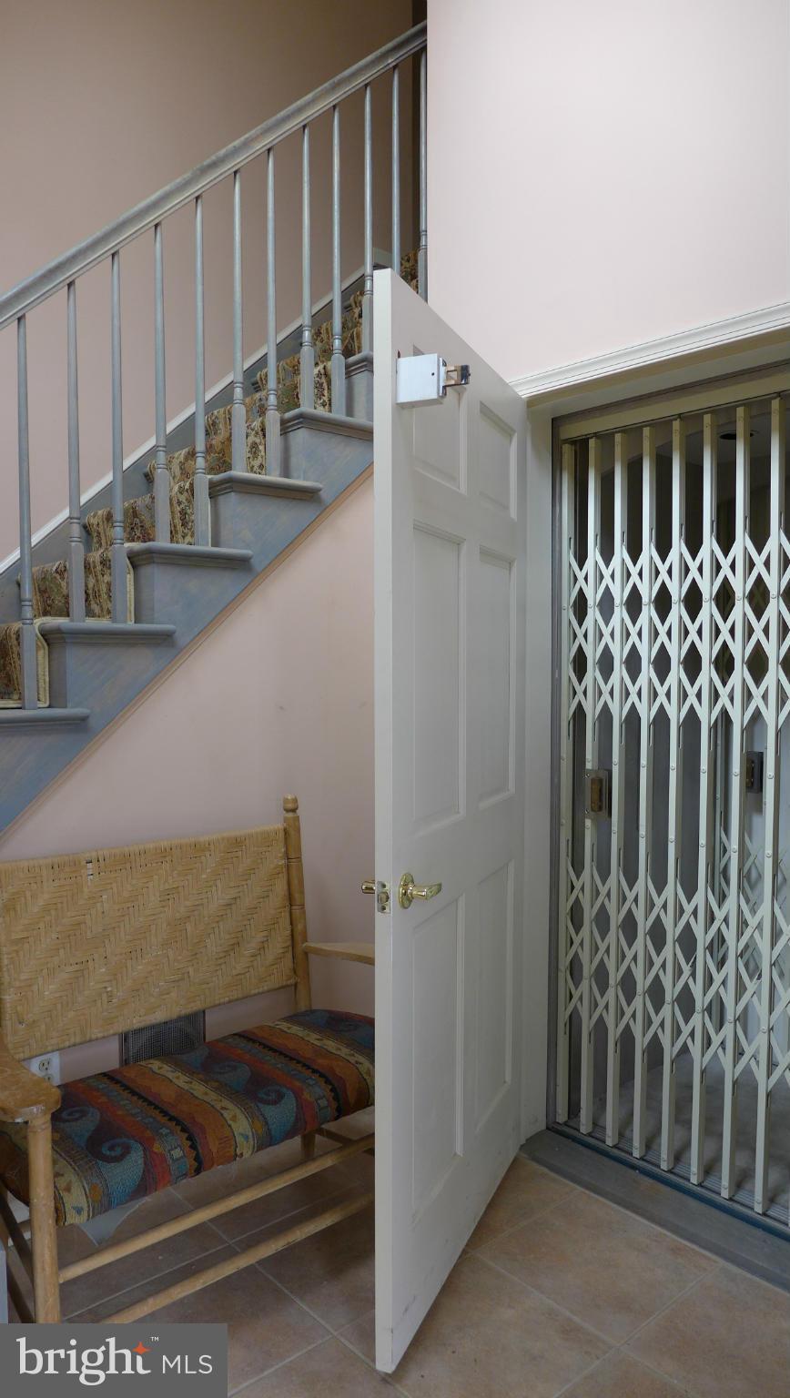 COURTYARD AT GREENE TREE - Residential