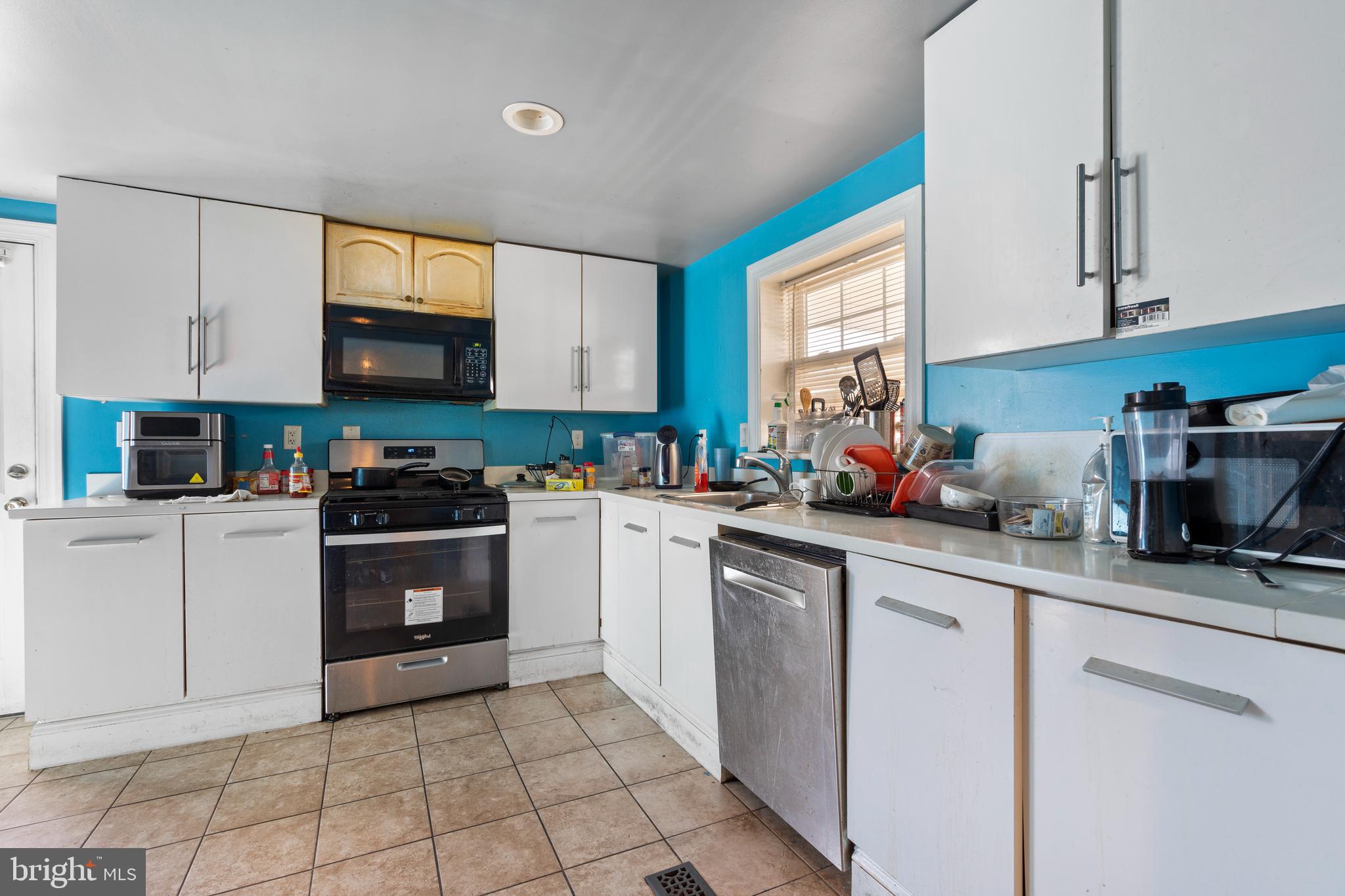 MEADOWS OF CHANTILLY - Residential