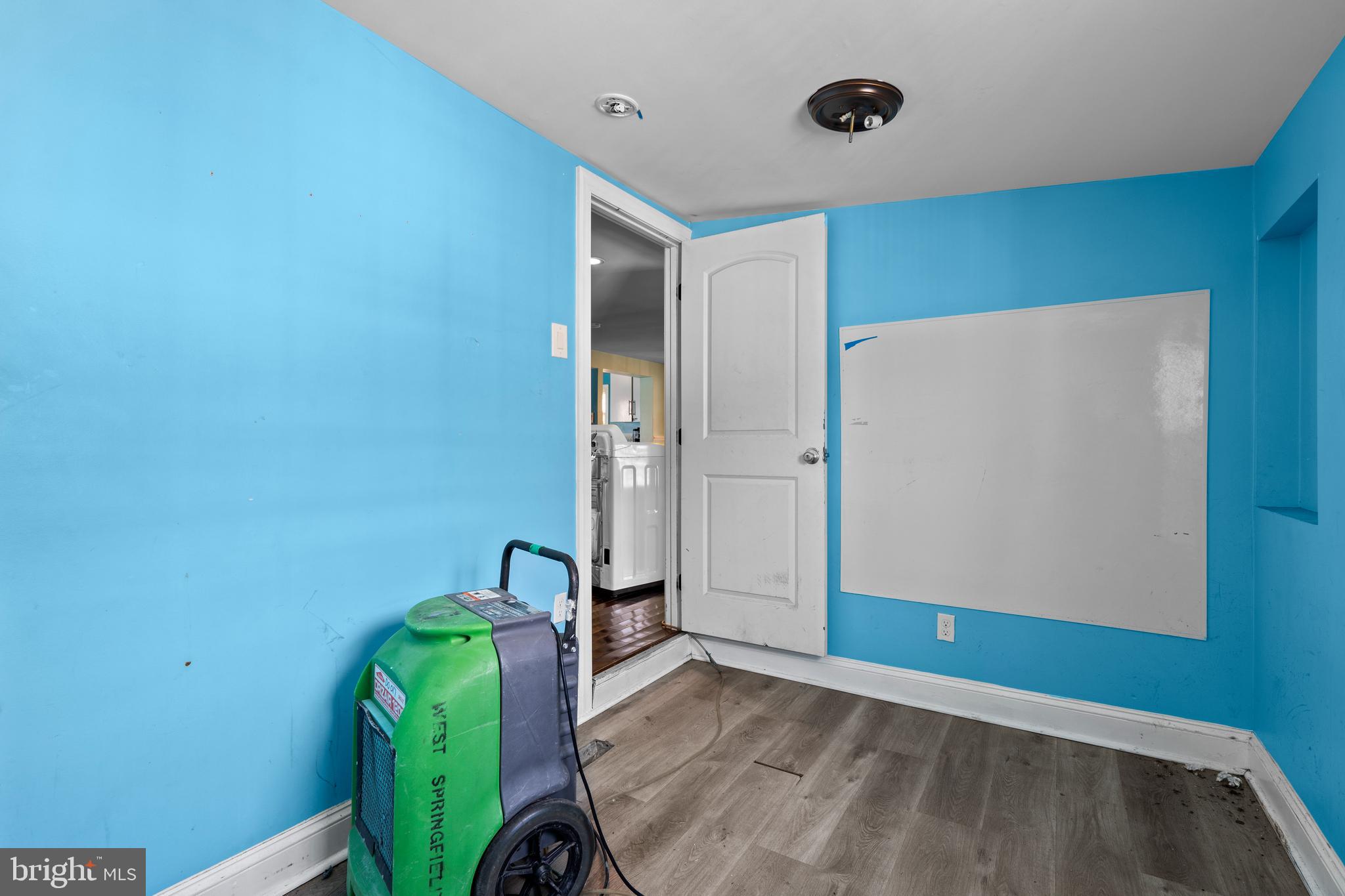 MEADOWS OF CHANTILLY - Residential