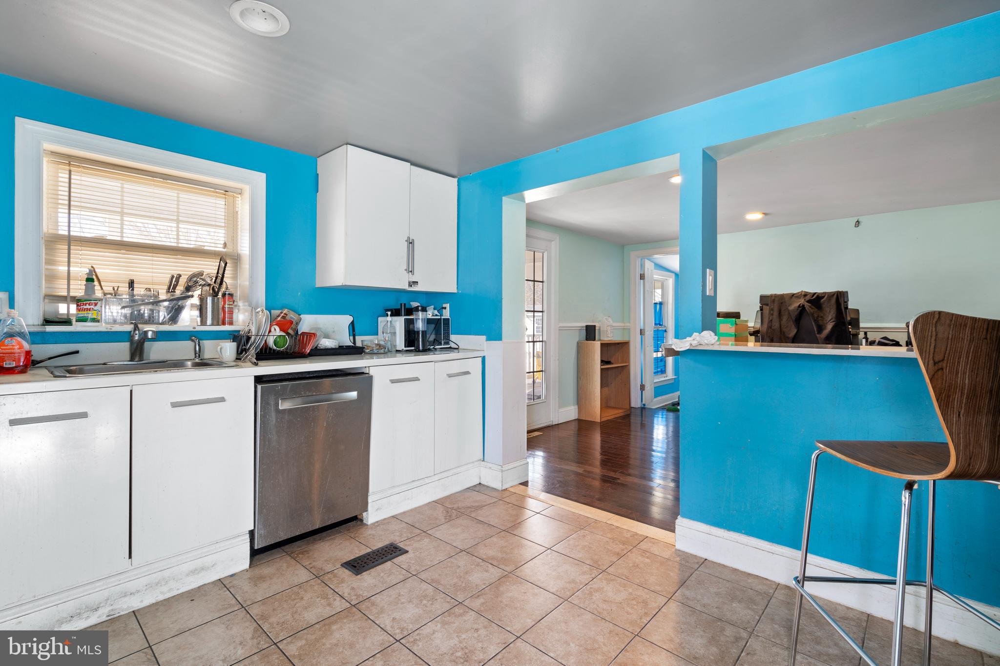 MEADOWS OF CHANTILLY - Residential