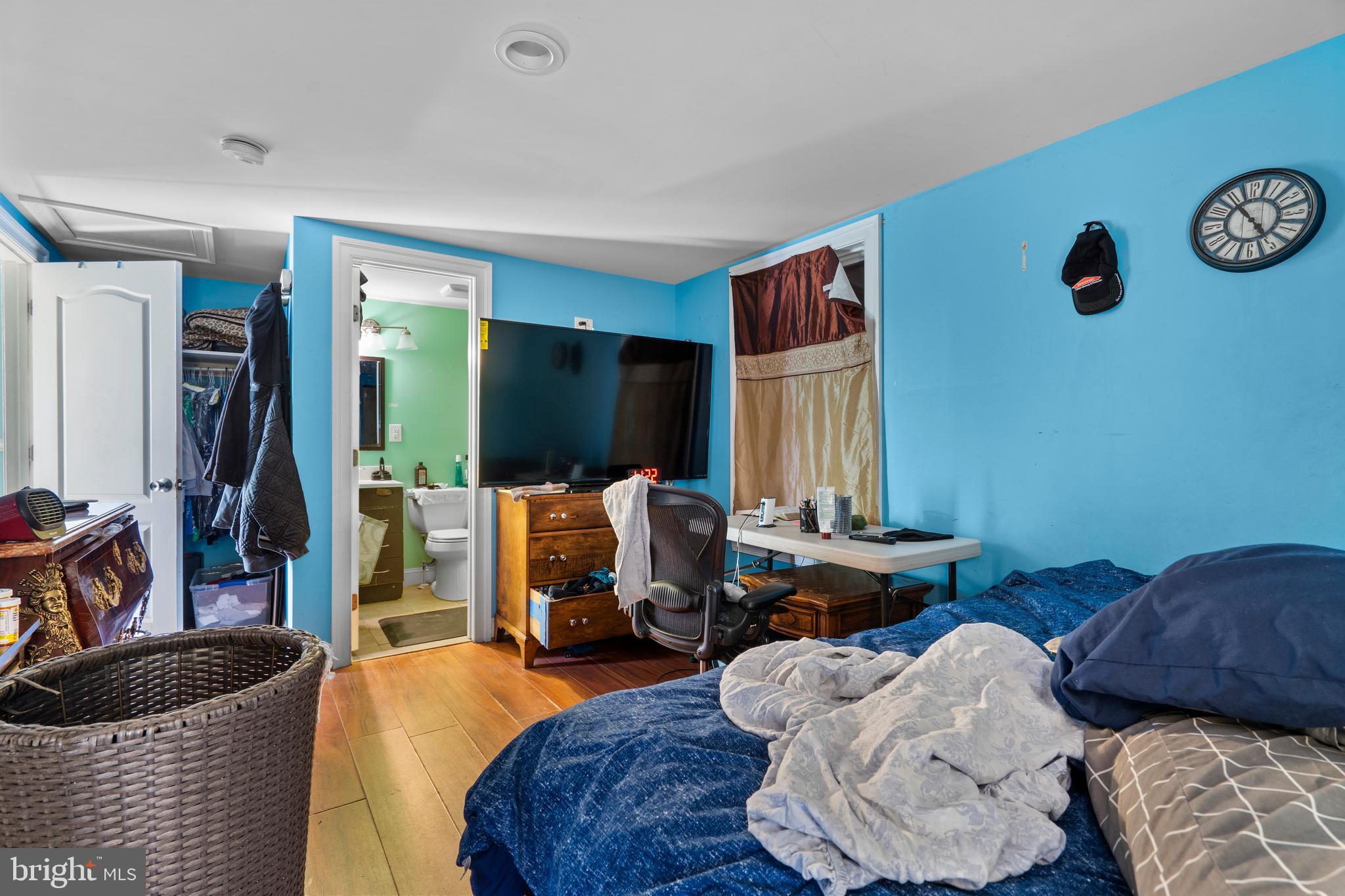 MEADOWS OF CHANTILLY - Residential