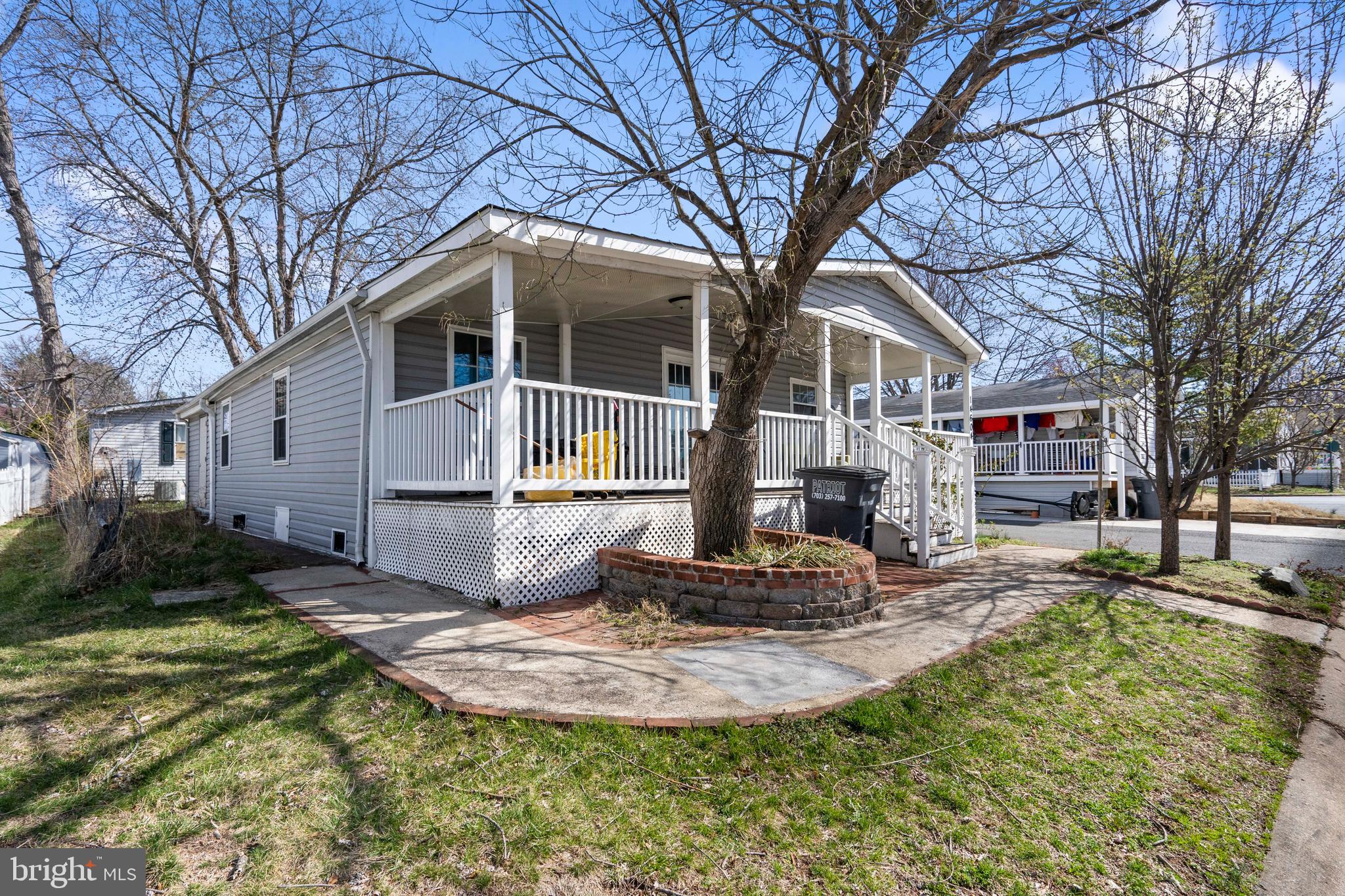 MEADOWS OF CHANTILLY - Residential