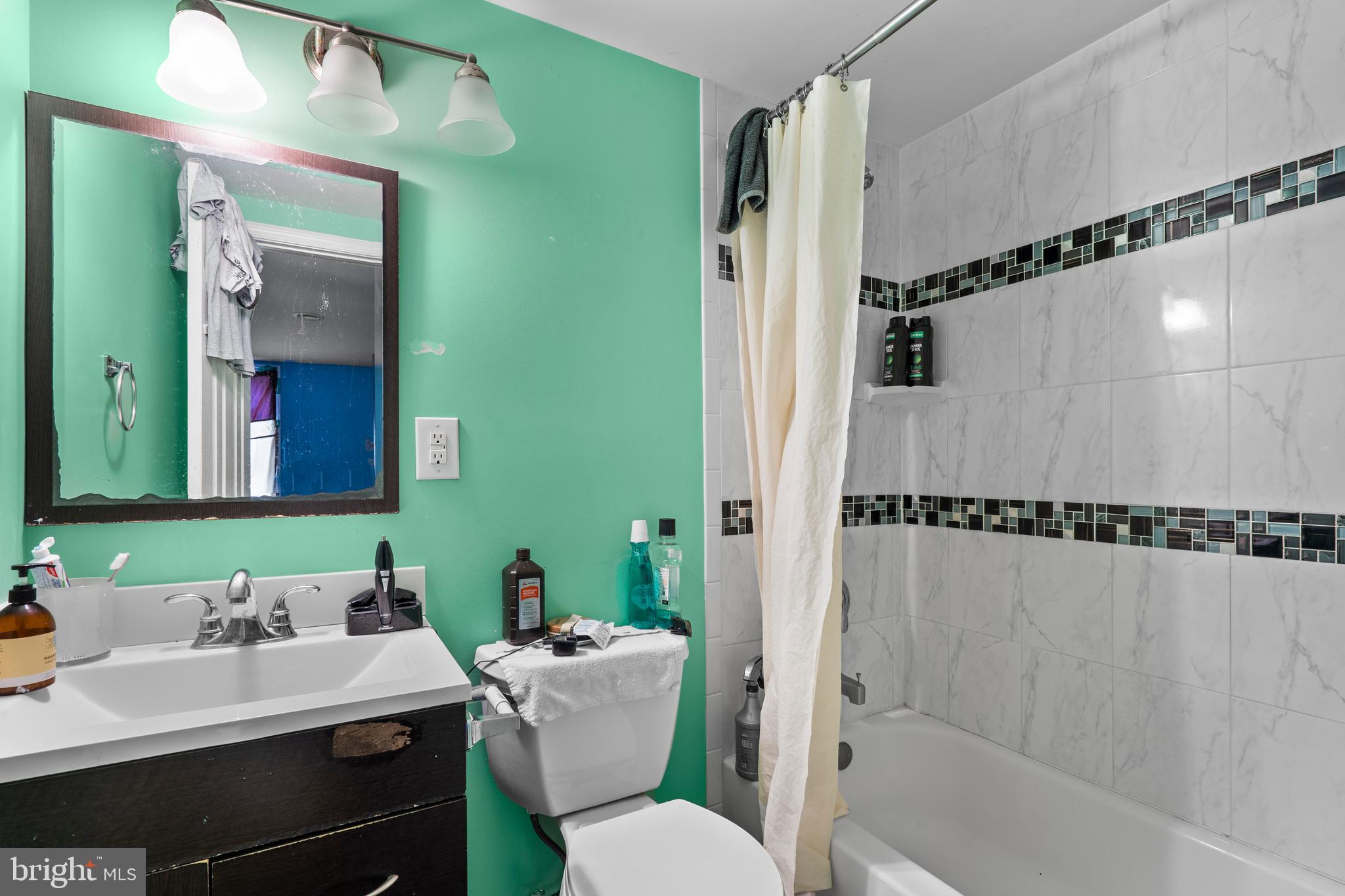 MEADOWS OF CHANTILLY - Residential