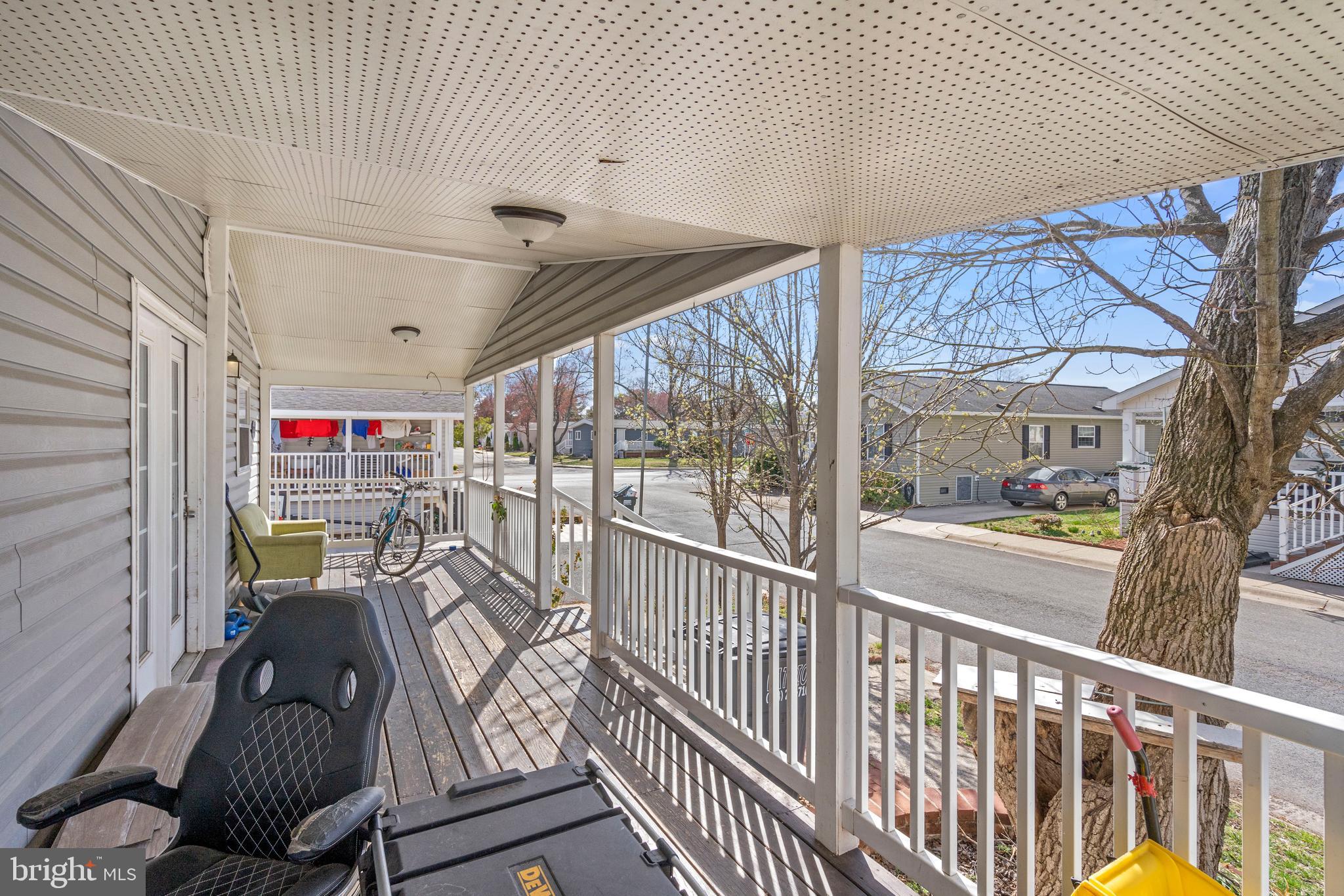 MEADOWS OF CHANTILLY - Residential