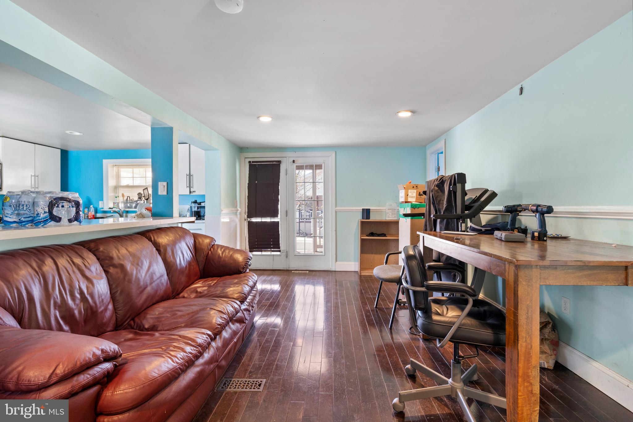 MEADOWS OF CHANTILLY - Residential