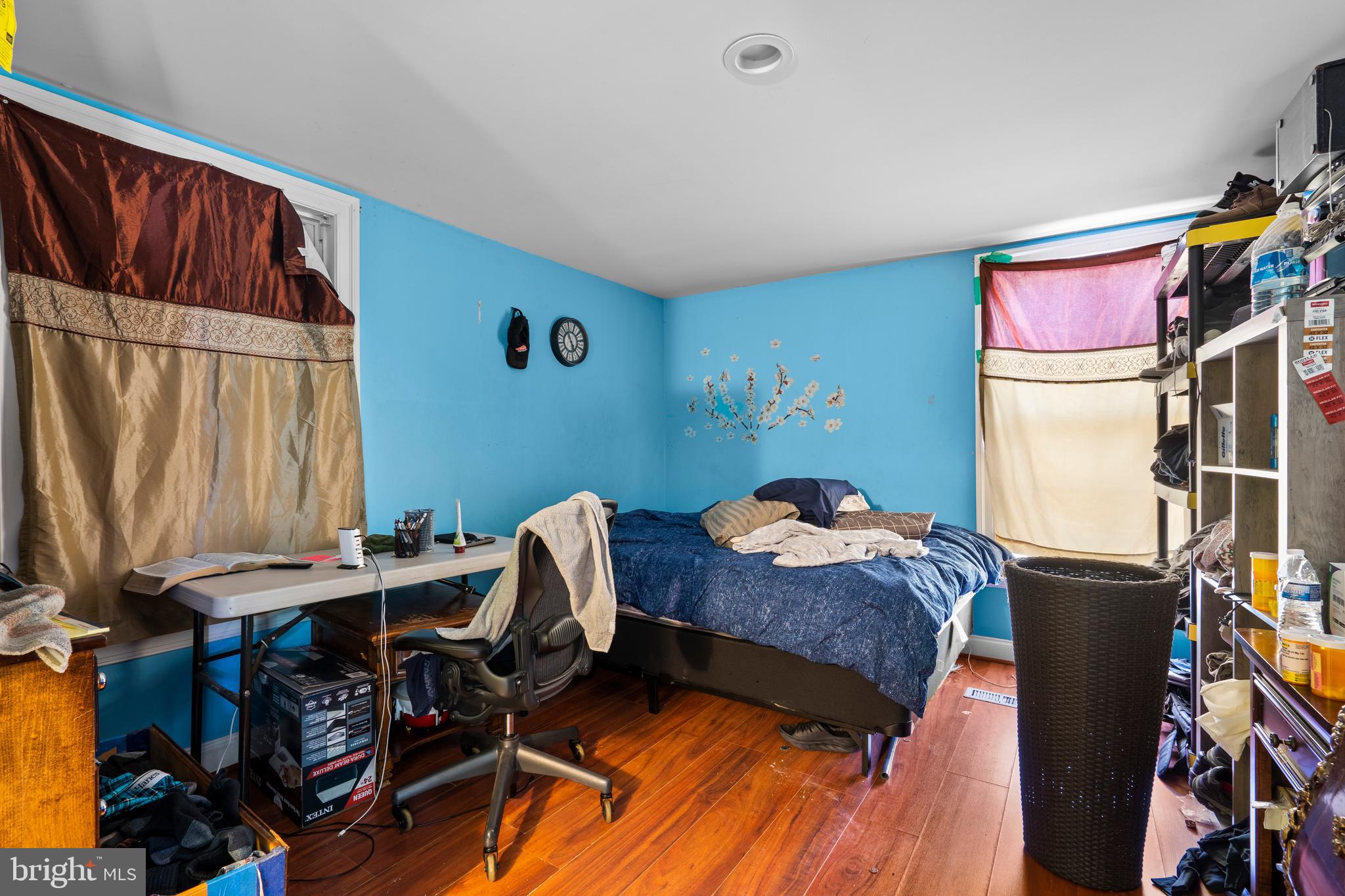 MEADOWS OF CHANTILLY - Residential