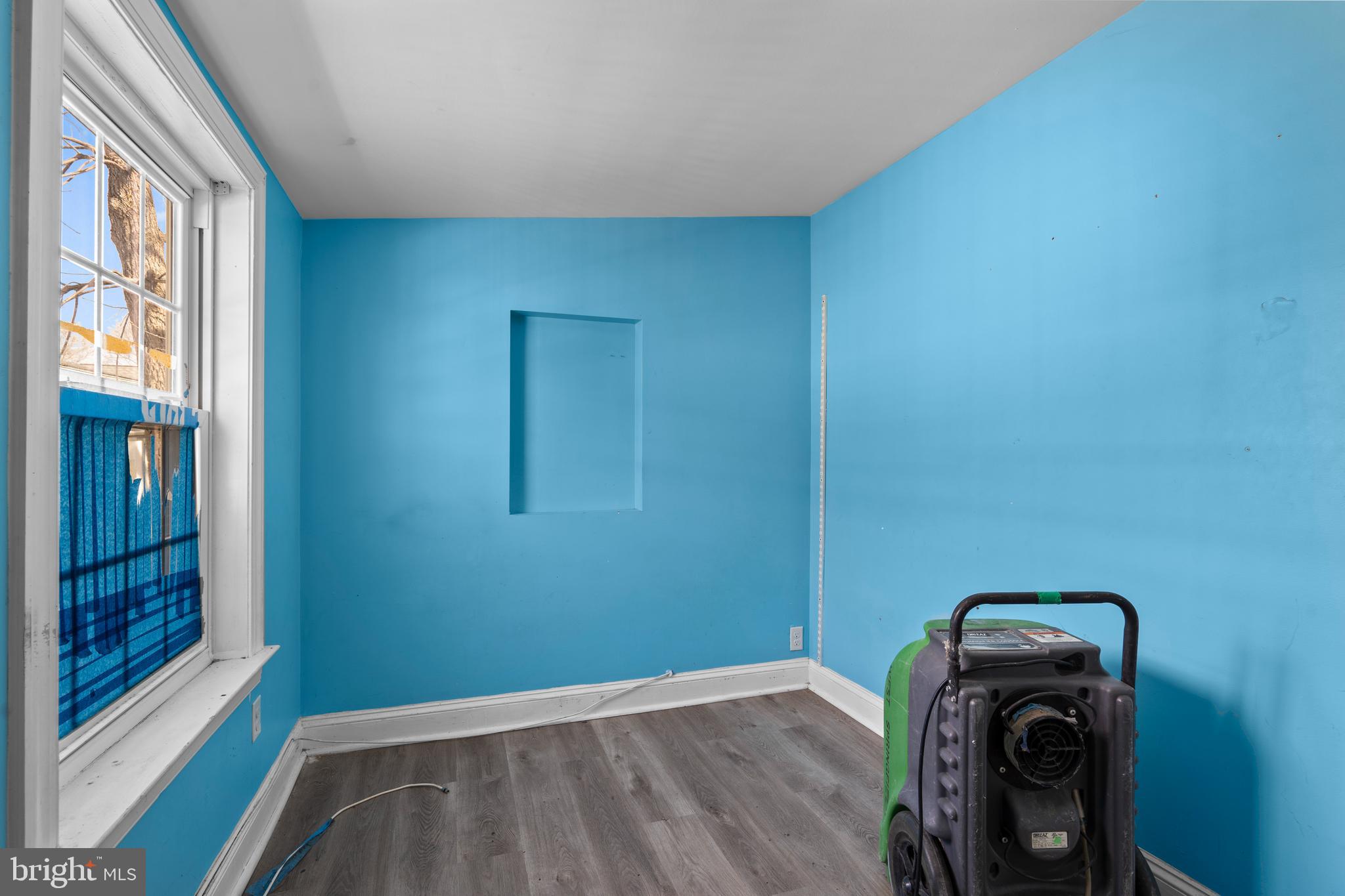 MEADOWS OF CHANTILLY - Residential