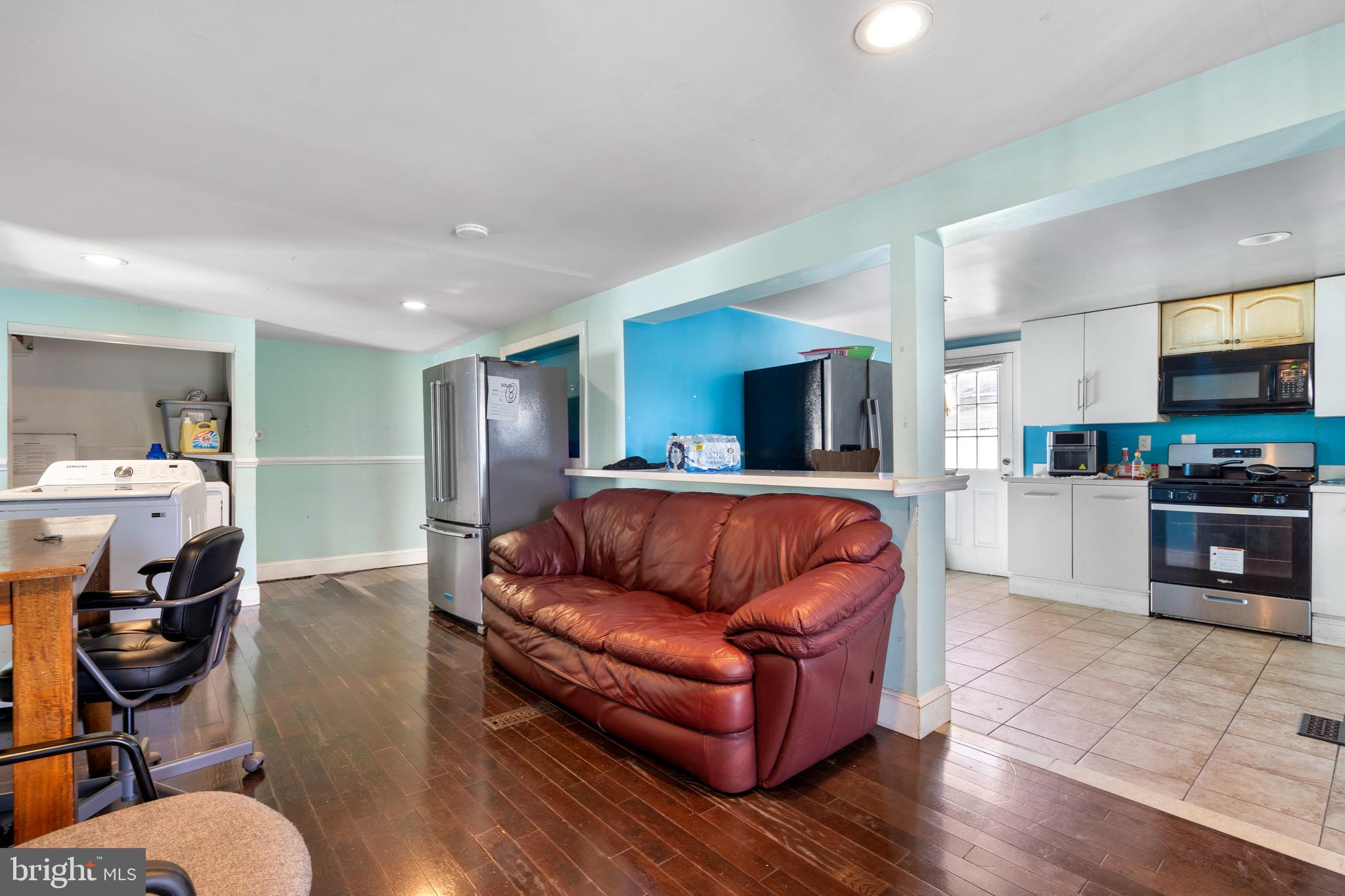 MEADOWS OF CHANTILLY - Residential