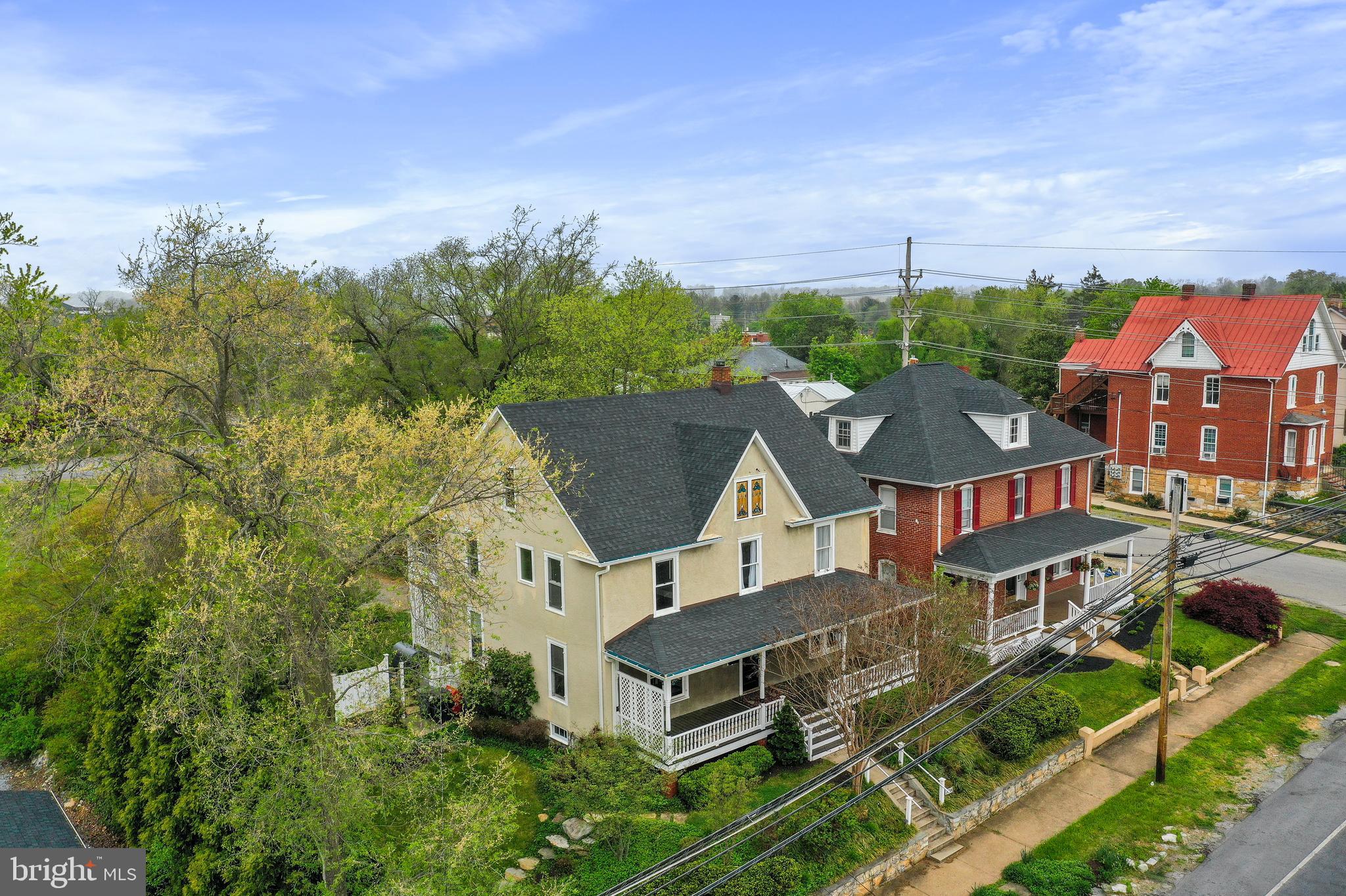 CHARLES TOWN CORPORATION - Residential Lease