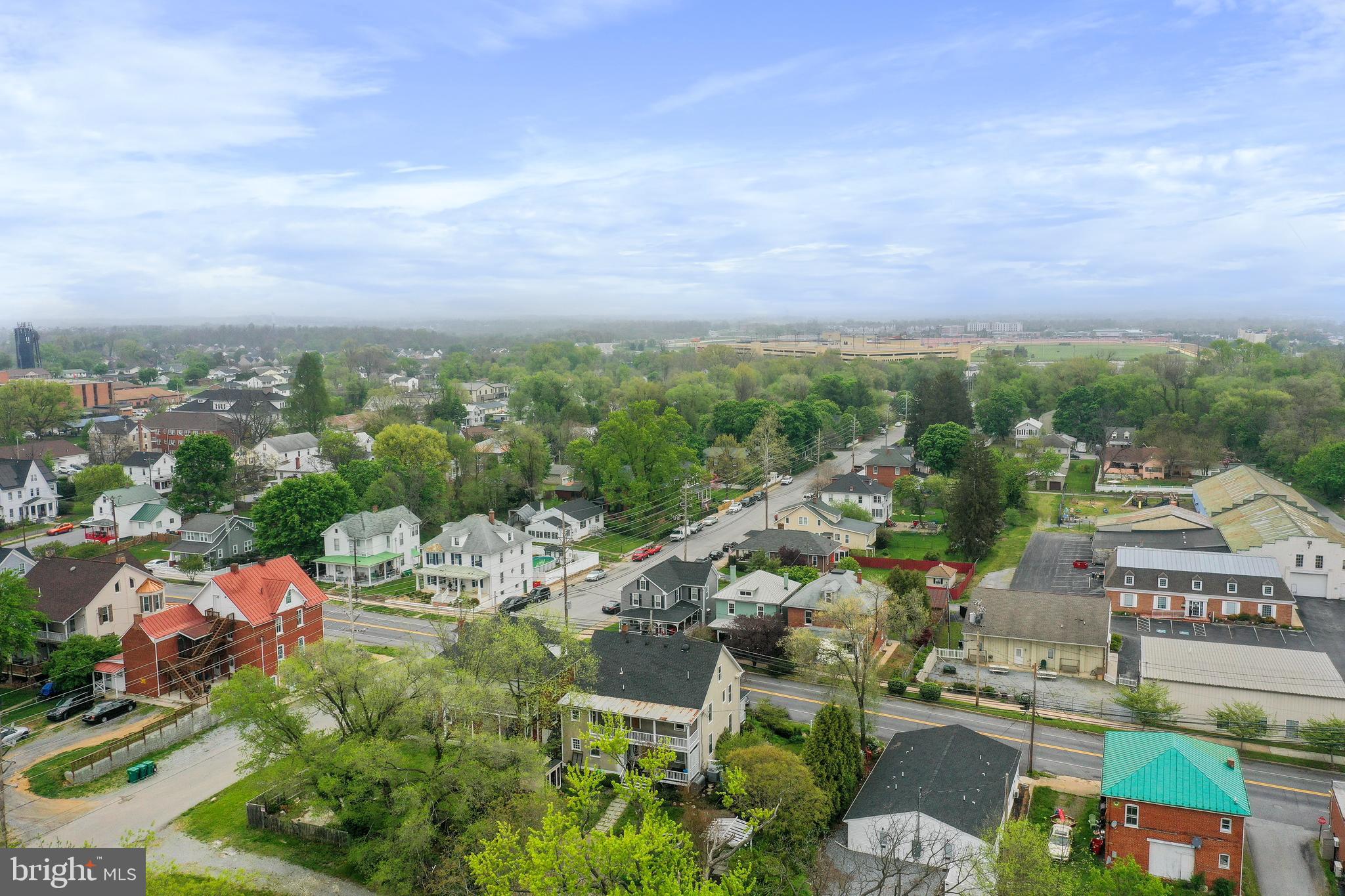 CHARLES TOWN CORPORATION - Residential Lease