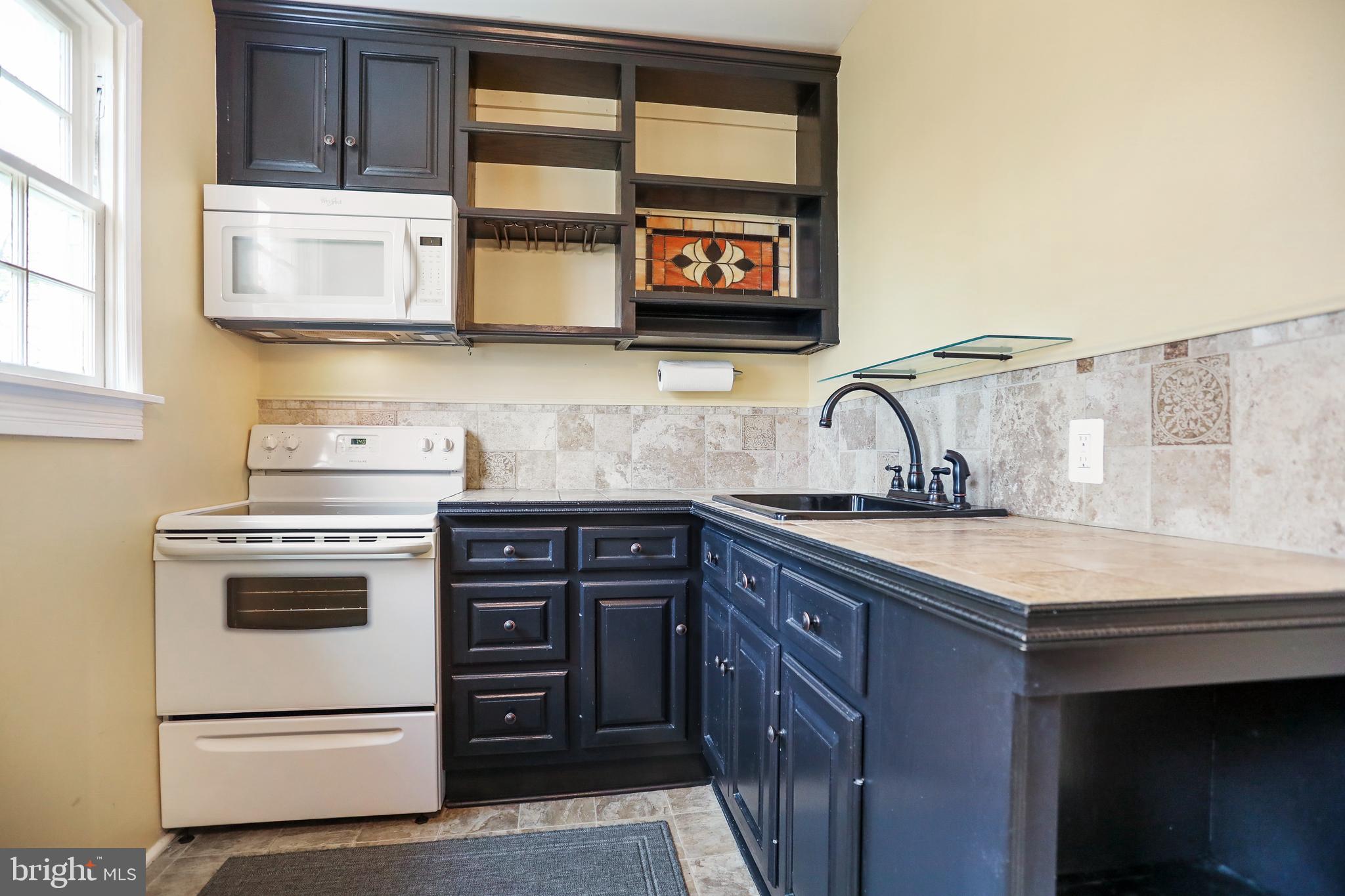 CHARLES TOWN CORPORATION - Residential Lease