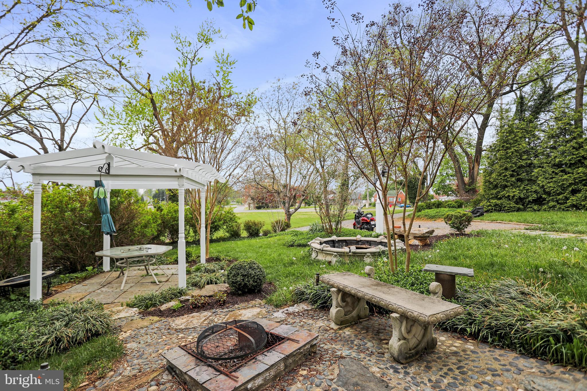 CHARLES TOWN CORPORATION - Residential Lease