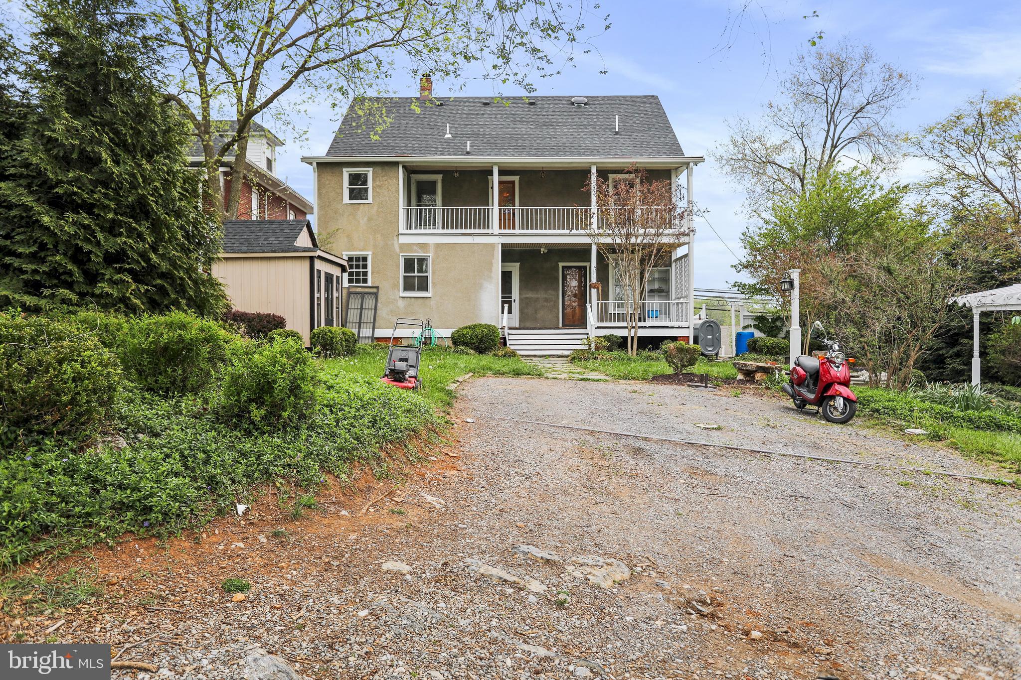 CHARLES TOWN CORPORATION - Residential Lease