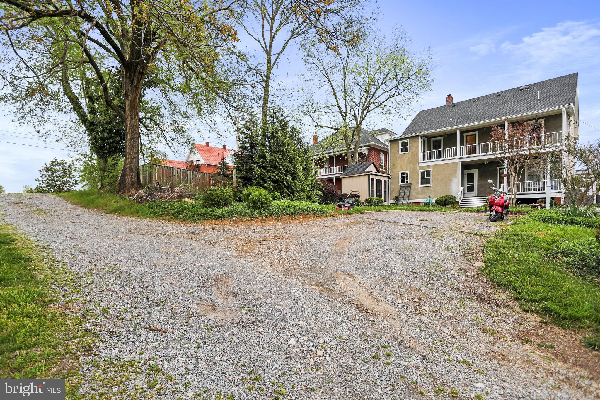 CHARLES TOWN CORPORATION - Residential Lease