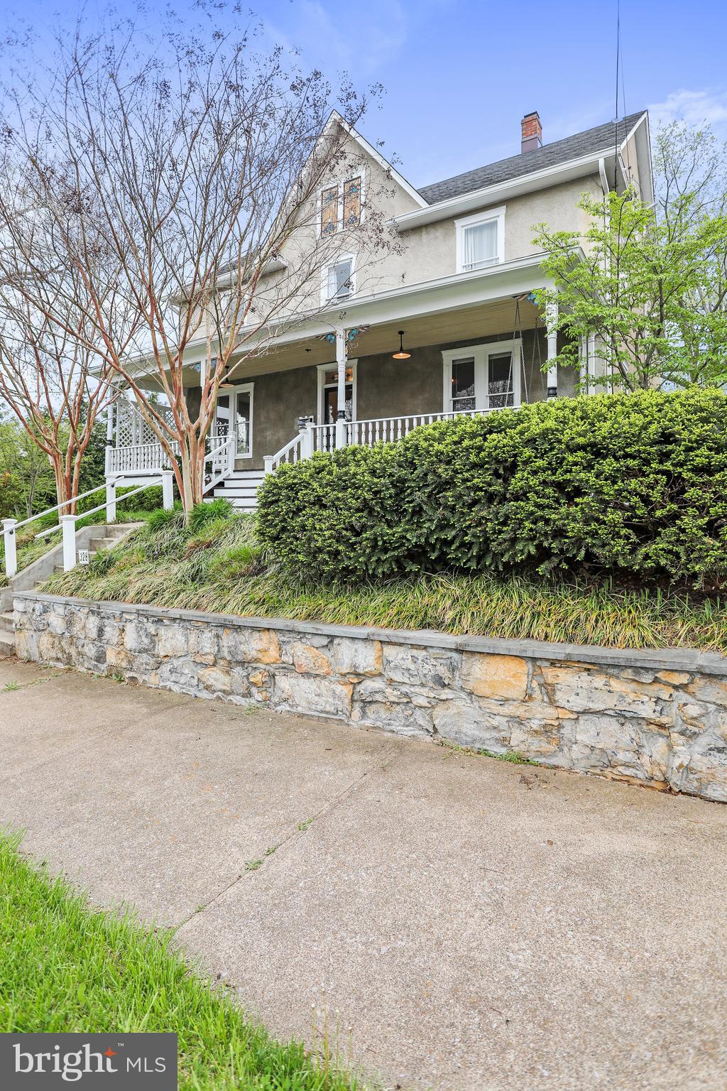 CHARLES TOWN CORPORATION - Residential Lease