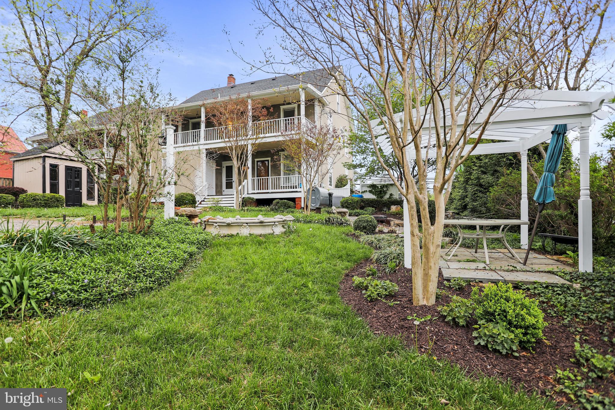 CHARLES TOWN CORPORATION - Residential Lease