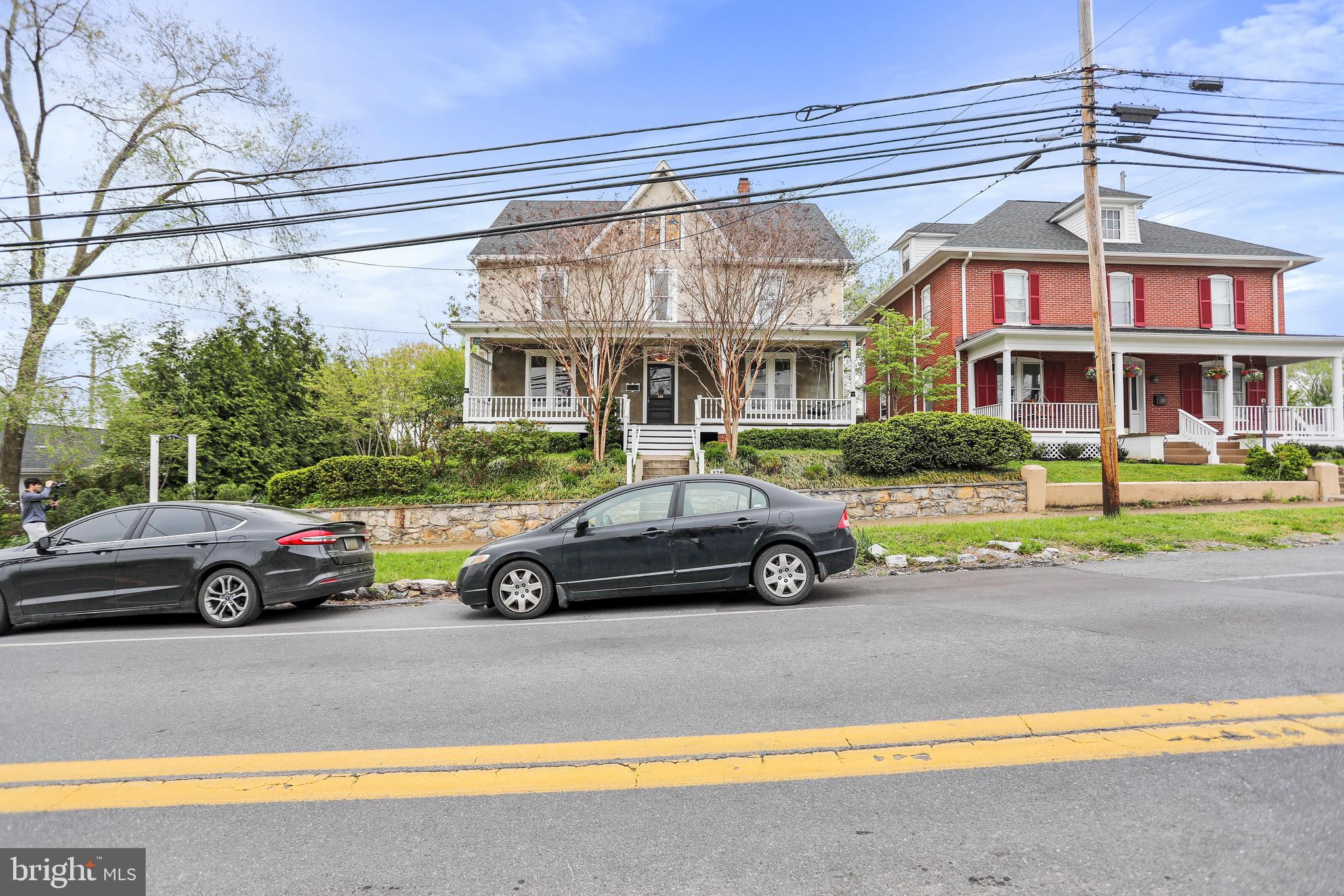 CHARLES TOWN CORPORATION - Residential Lease