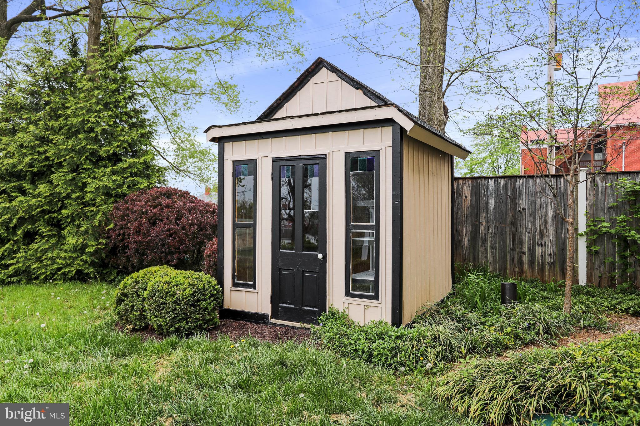 CHARLES TOWN CORPORATION - Residential Lease