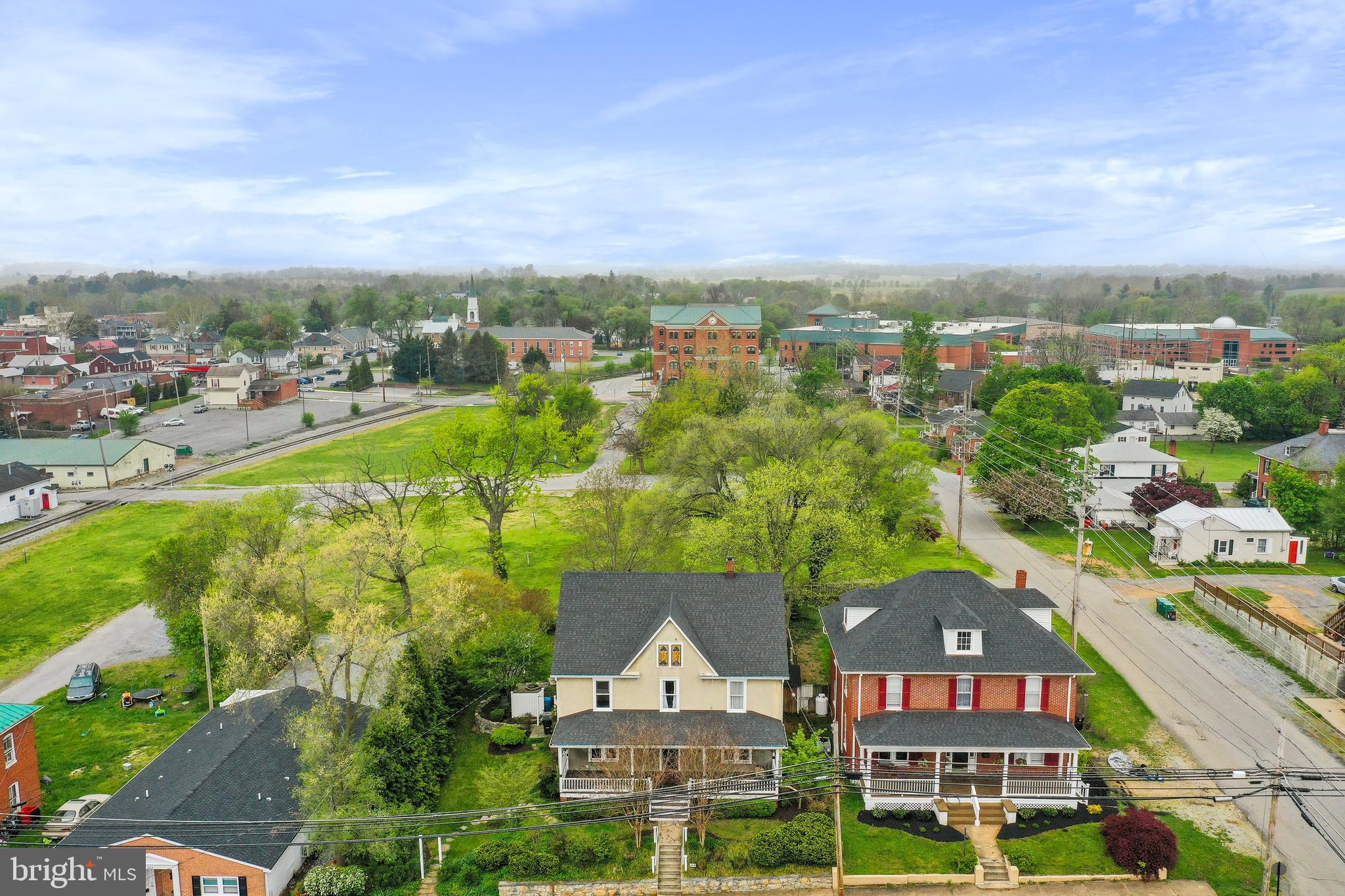 CHARLES TOWN CORPORATION - Residential Lease