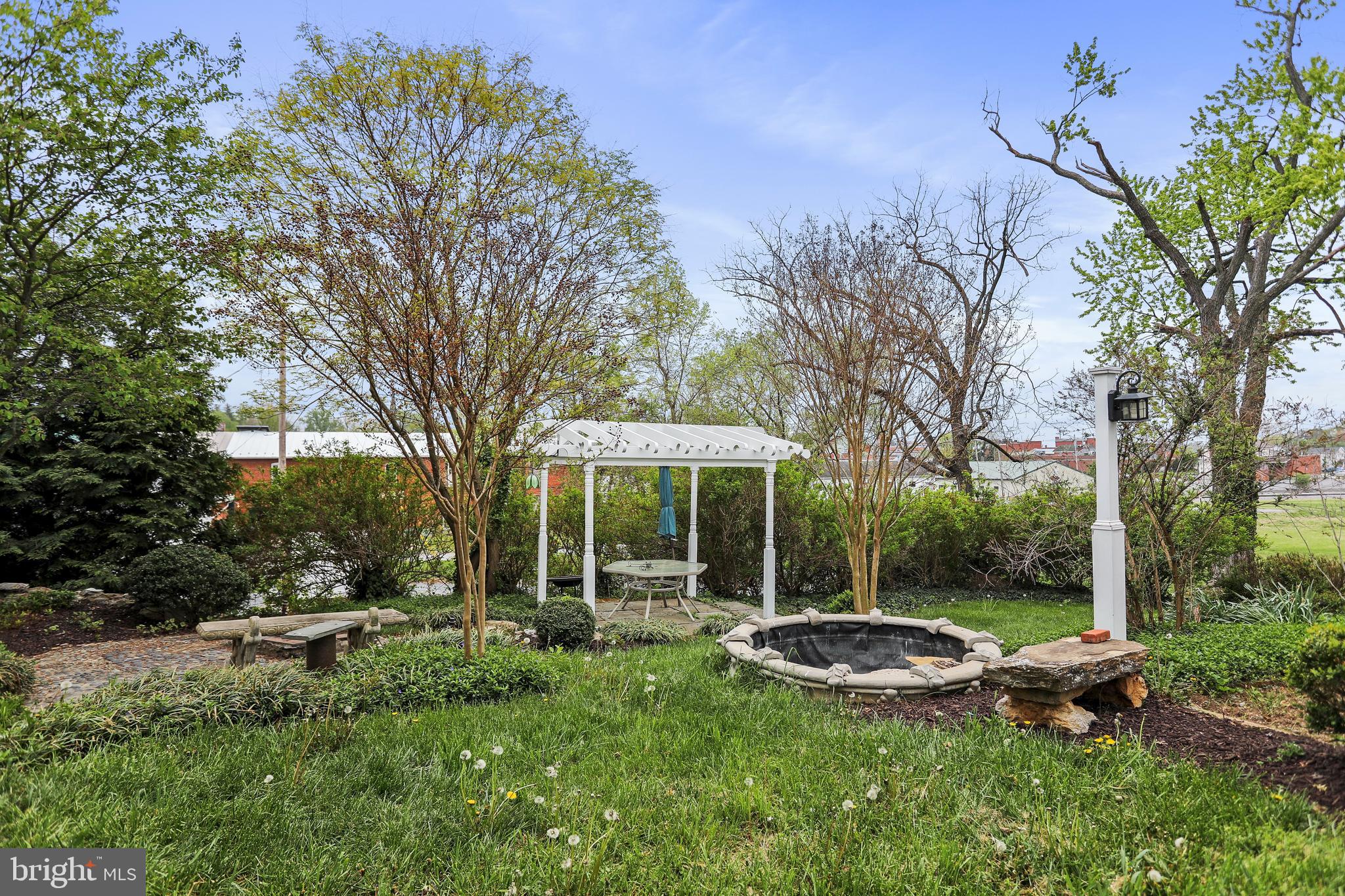 CHARLES TOWN CORPORATION - Residential Lease