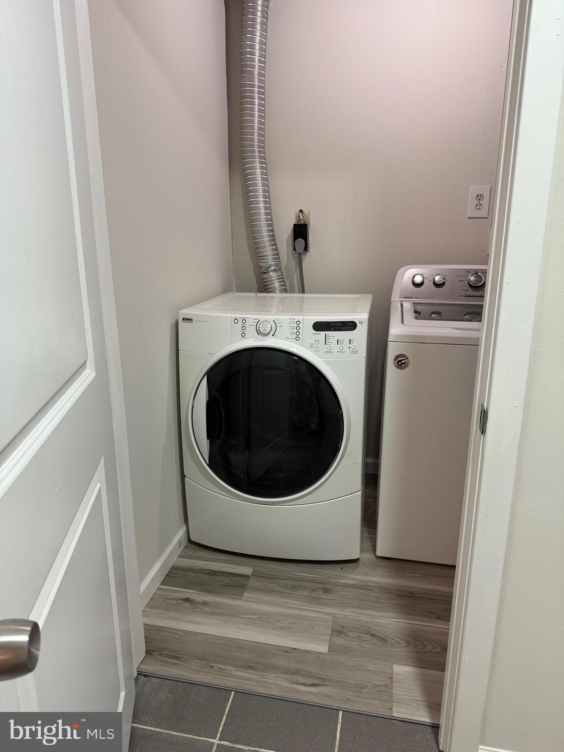 DUNN LORING WOODS - Residential Lease